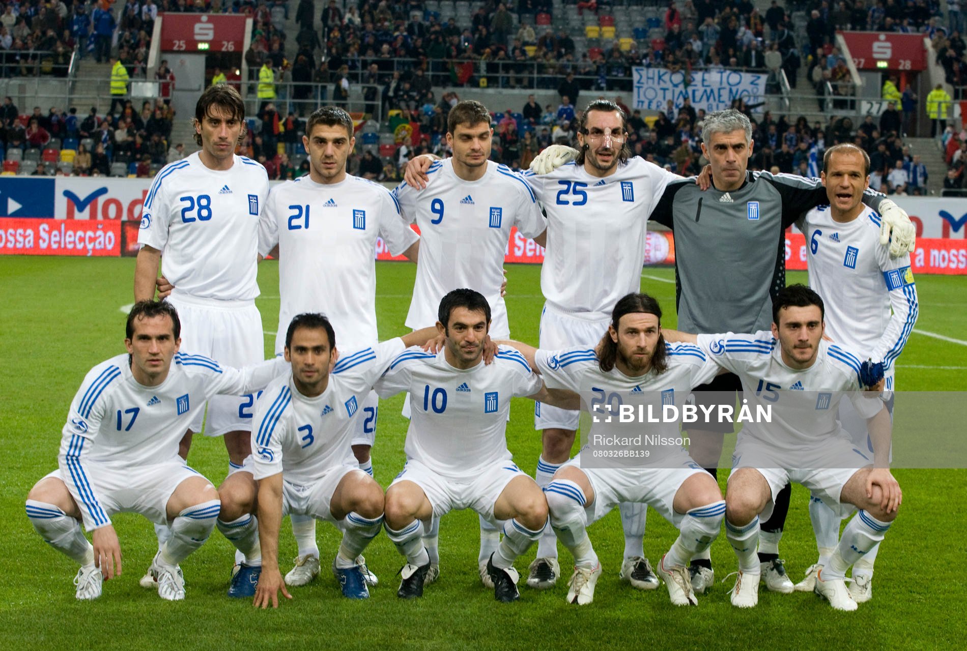  Grekland, startelva, lagbild: Antzas, Katsouranis, Charisteas, Kyrgiakos, Nikopolidis, (målvakt) och Basinas. Nedre raden: Gekas, Patsazoglou, Karagounis, Amanatidis och Torosidis.