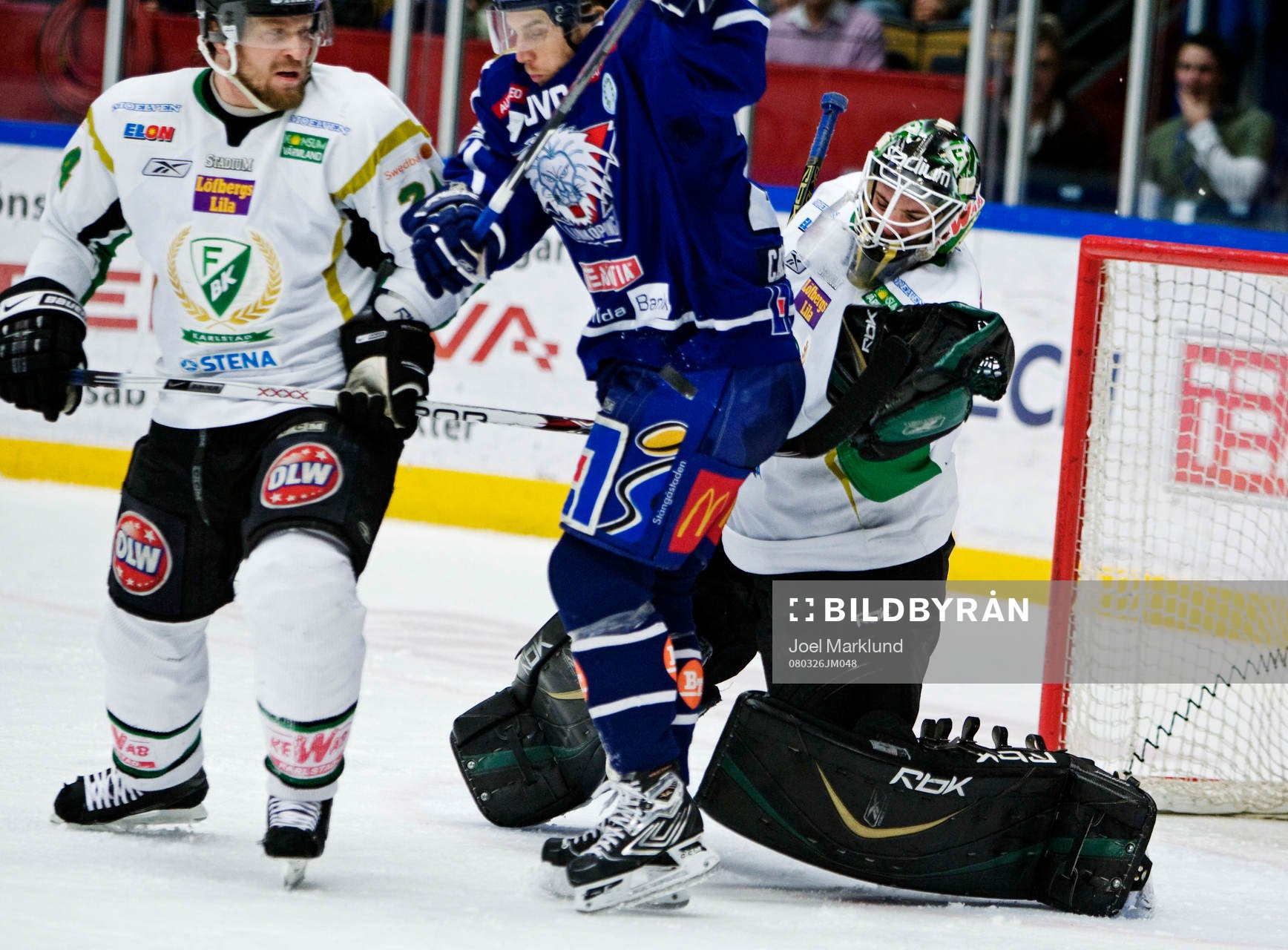 Jonas Gustavsson, målvakt, Färjestad, räddar ett skott