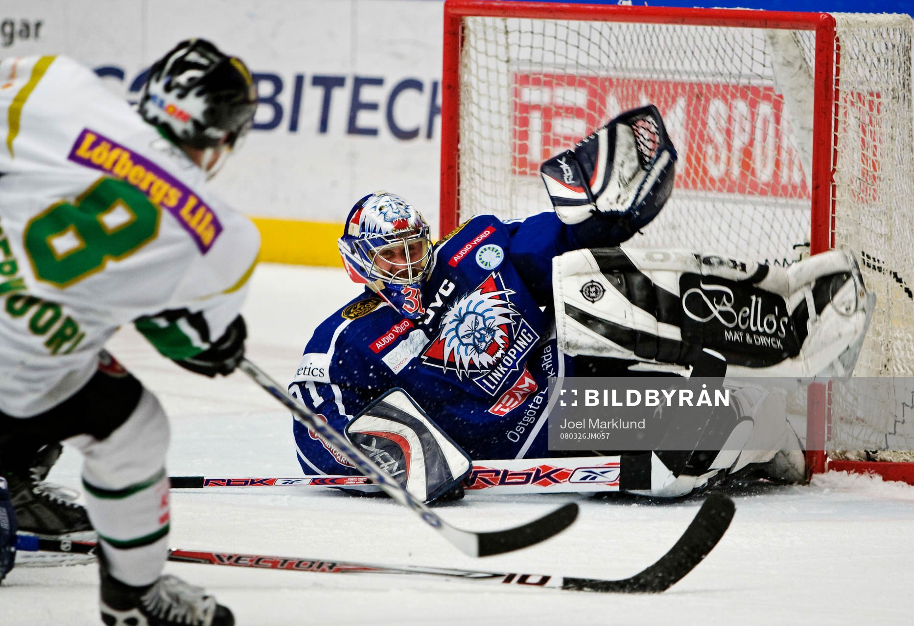 Rastislav Stana, målvakt, Linköping, räddar ett skott