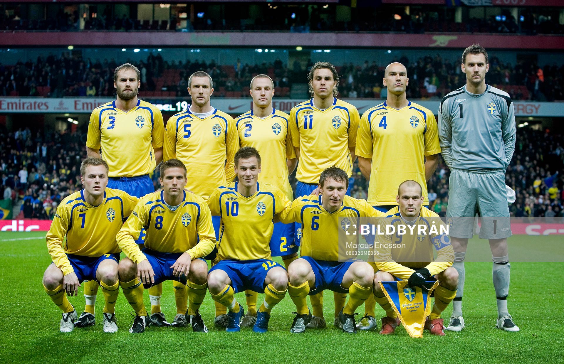 Bakre fr.v. Olof Mellberg,  Mikael Nilsson,  Johan