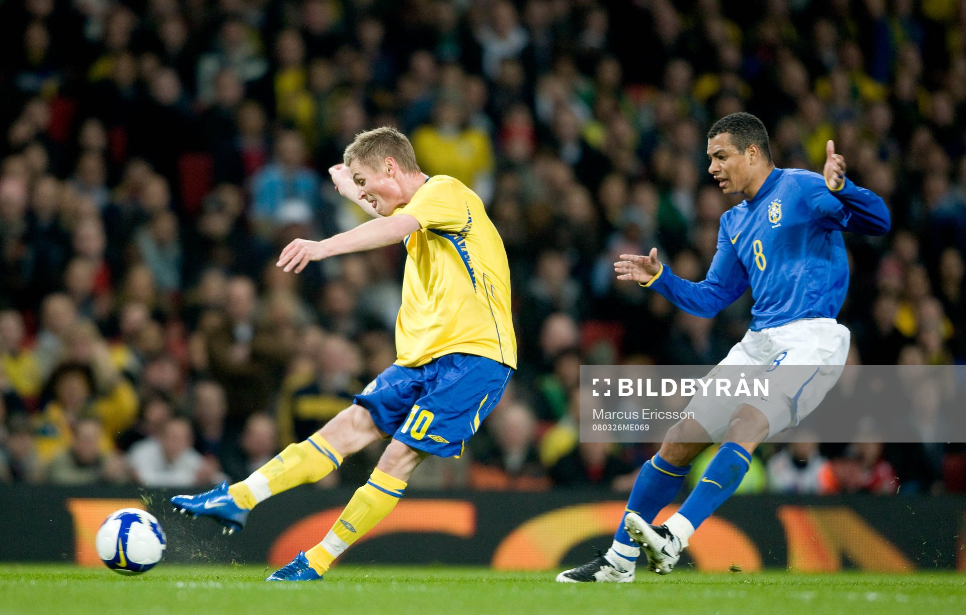 Markus Rosenberg, Sverige, och Gilberto Silva, Brasilien