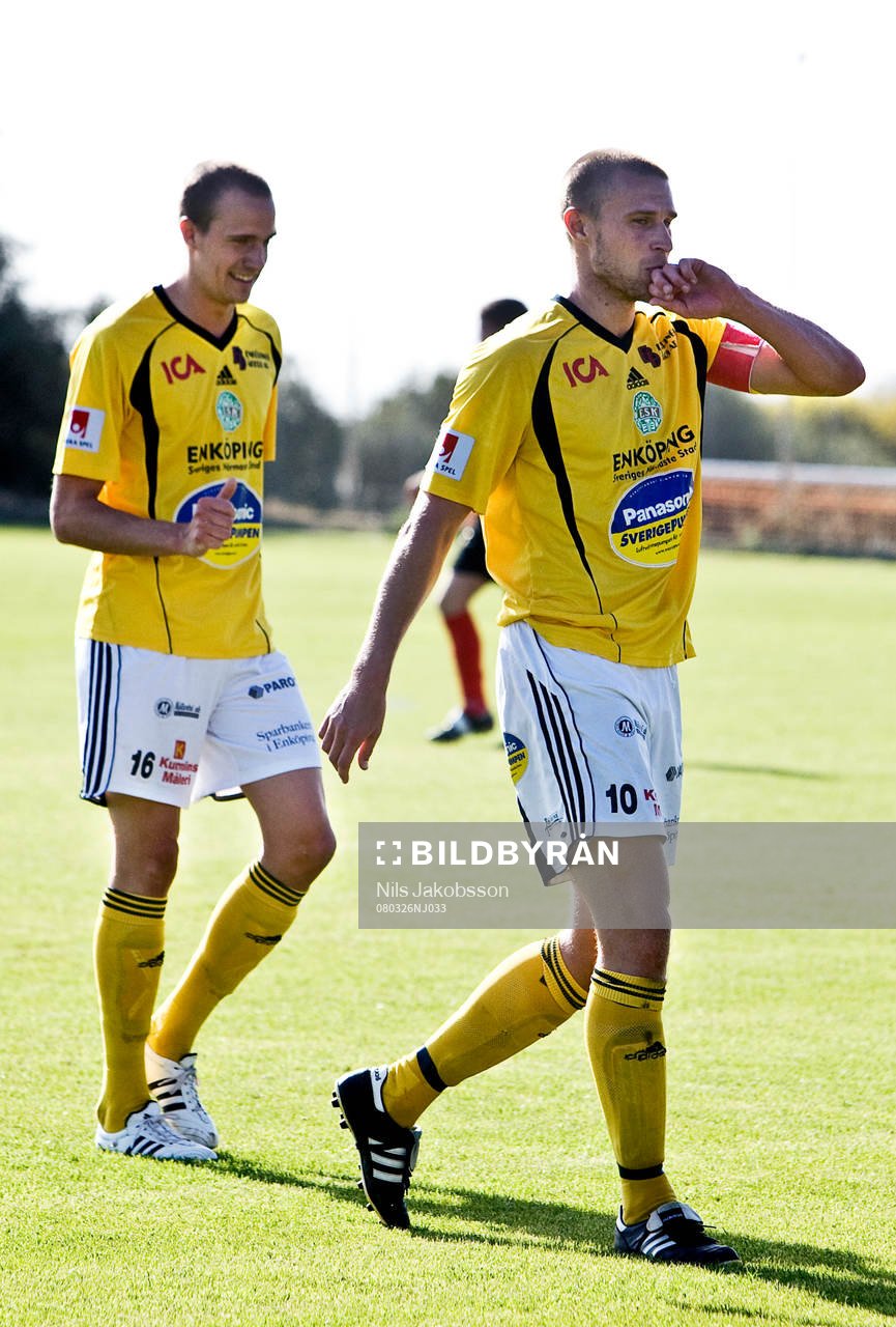 Anders Lindberg kysser sin hand