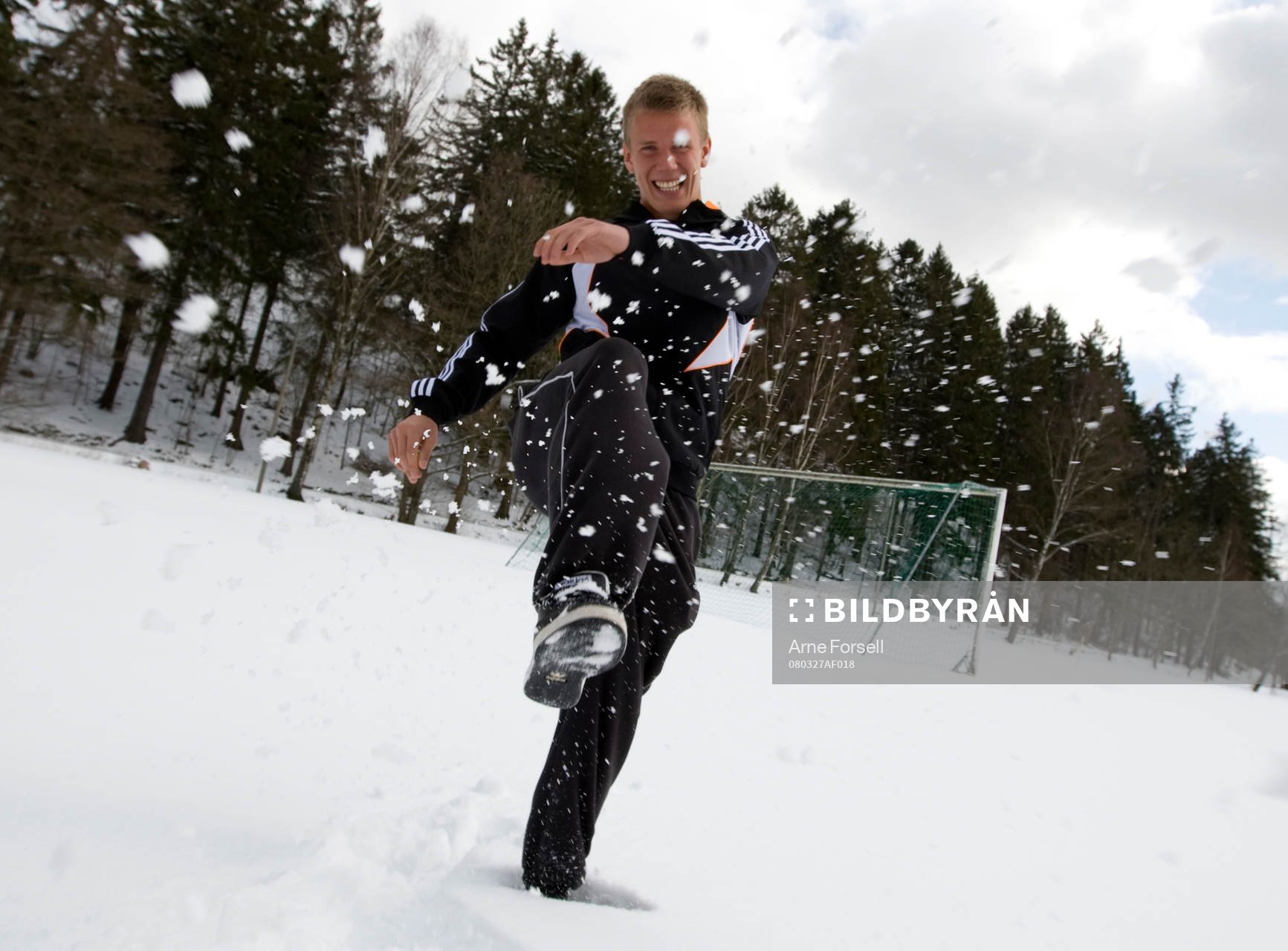Pontus Wernbloom sparkar runt i snön