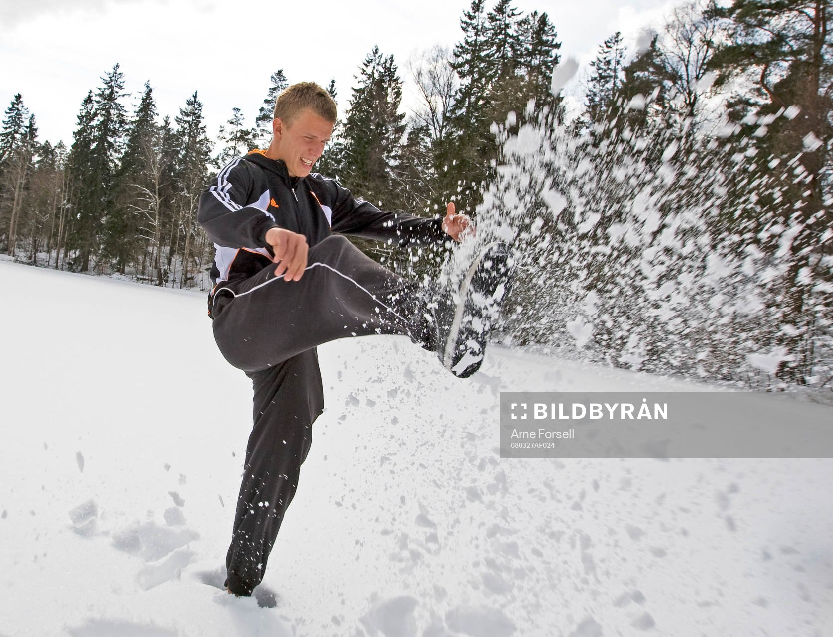Pontus Wernbloom sparkar runt i snön