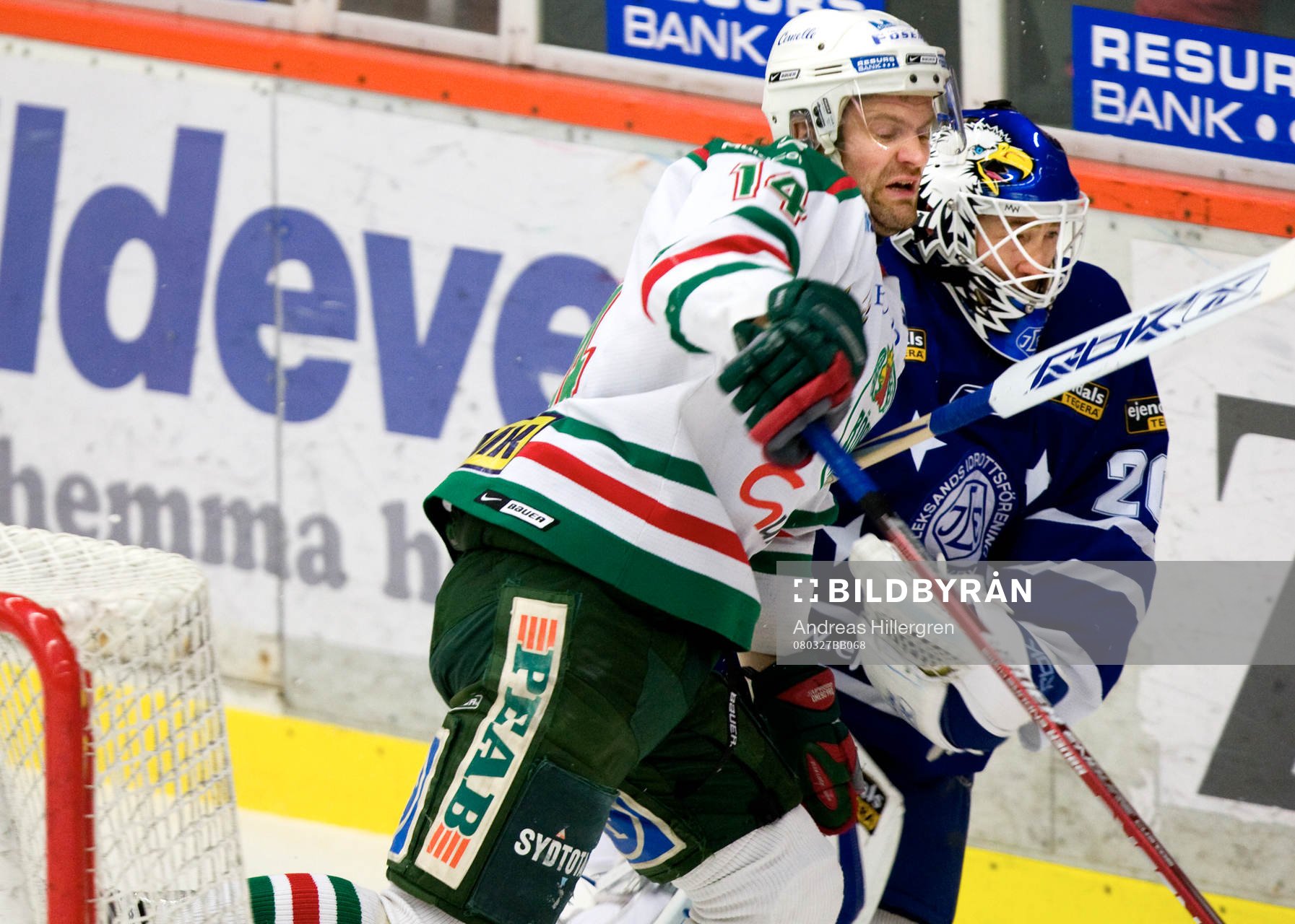 Mikael Gath tacklar Edward Belfour