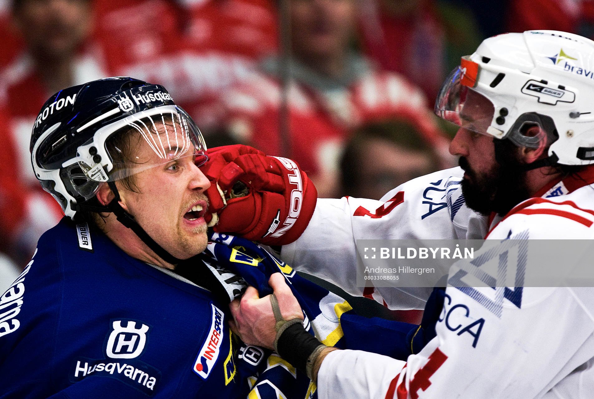Martin Thörnberg åker på smocka av Robin Jonsson,
