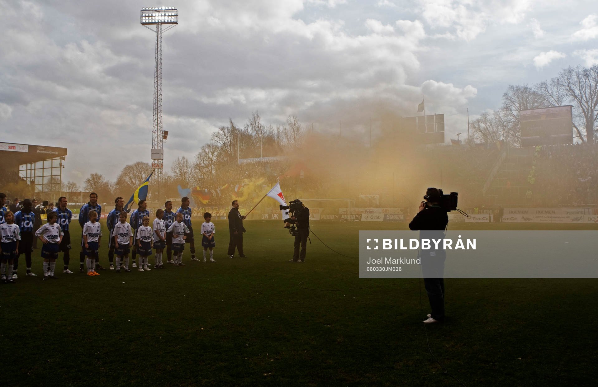 Matchen sköts upp på grund av oroligheter innan match