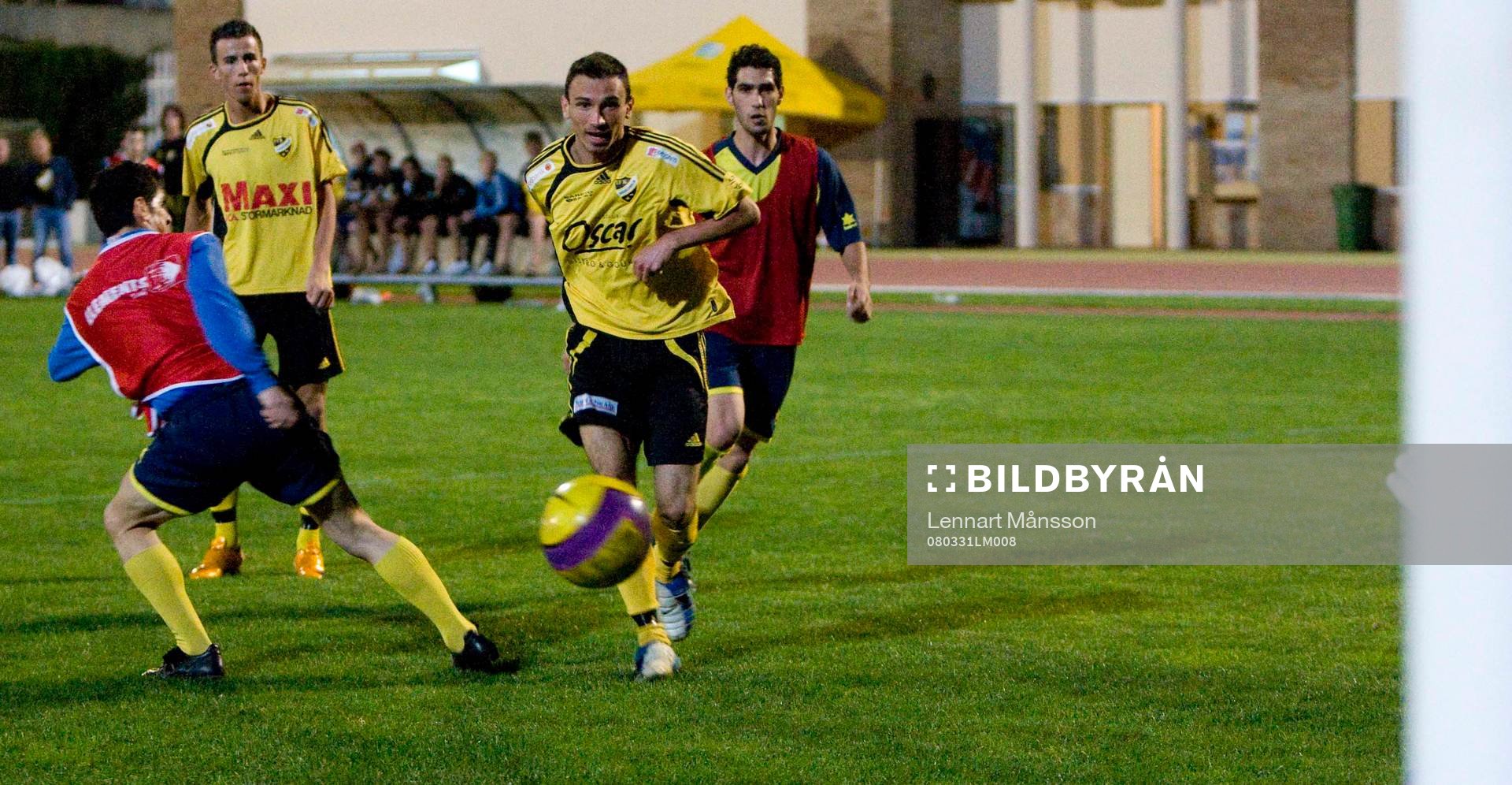 4-1,  Burim Rexhepi. bakom syns 2-målsskytten Fisnik Alaj