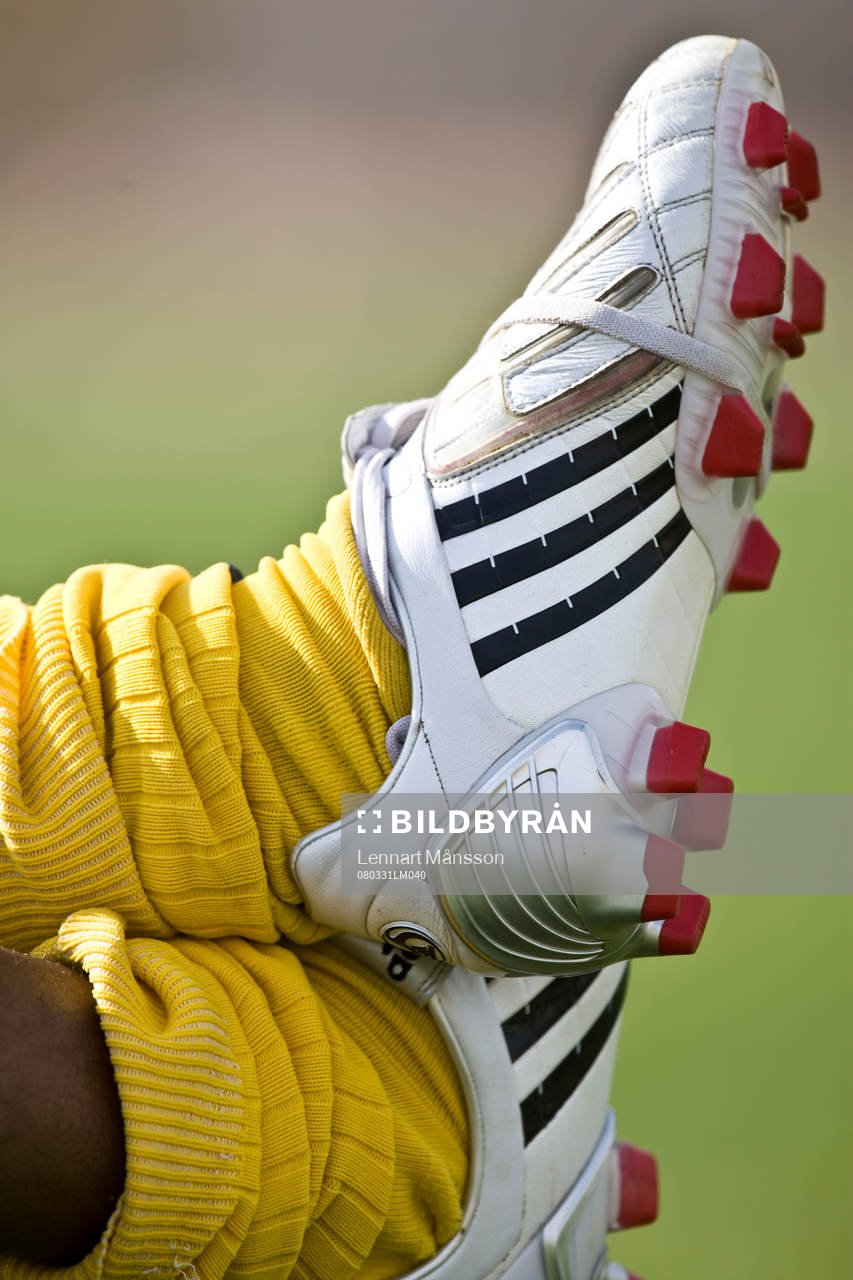 Fotbollsskor, Adidas, dobbar. Genre