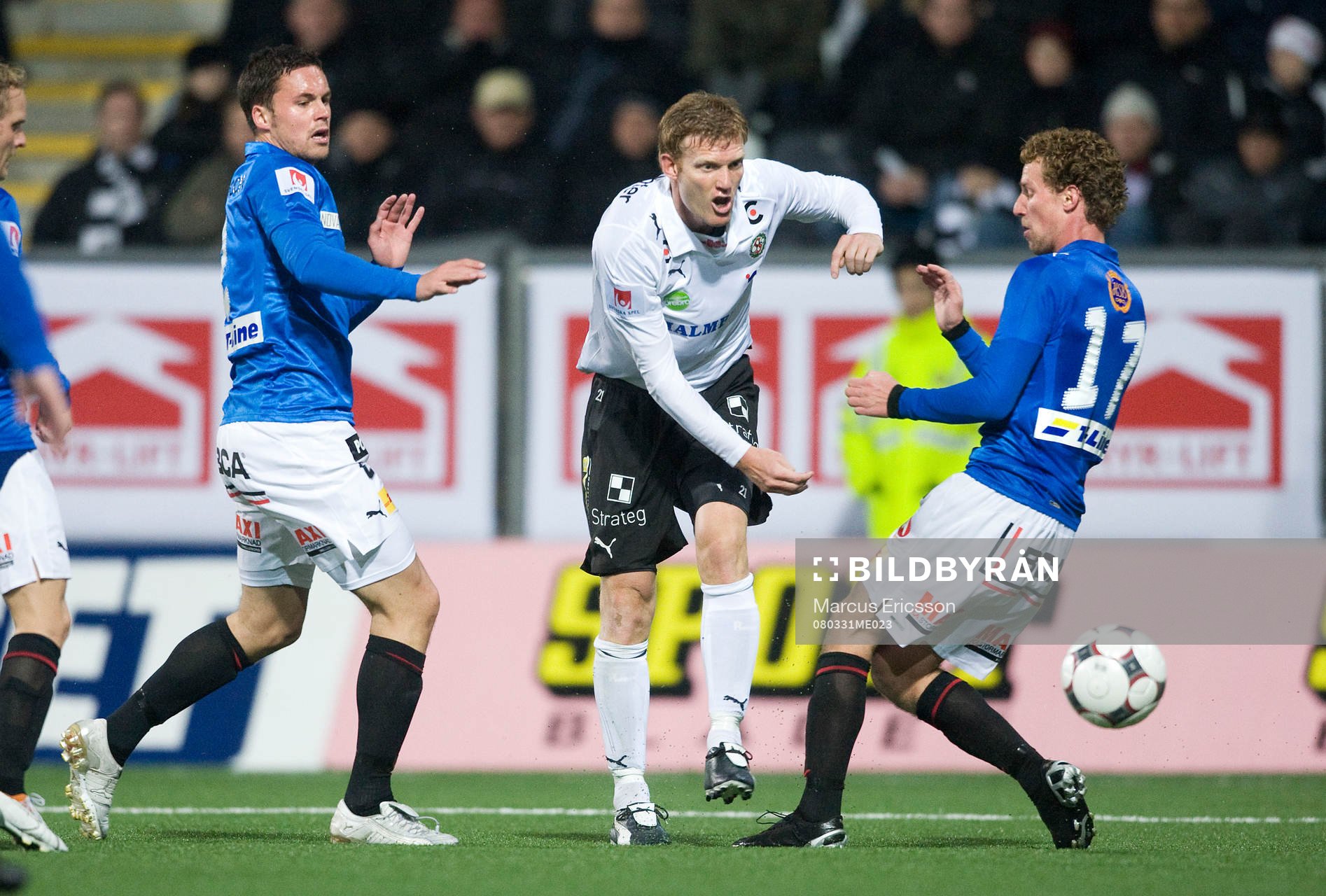 Sebastian Henriksson, Örebro, går på skott