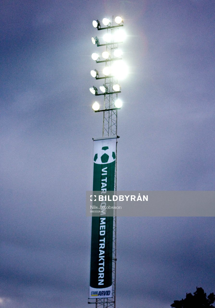 En av strålkastarna vid Starke Arvid Arena har