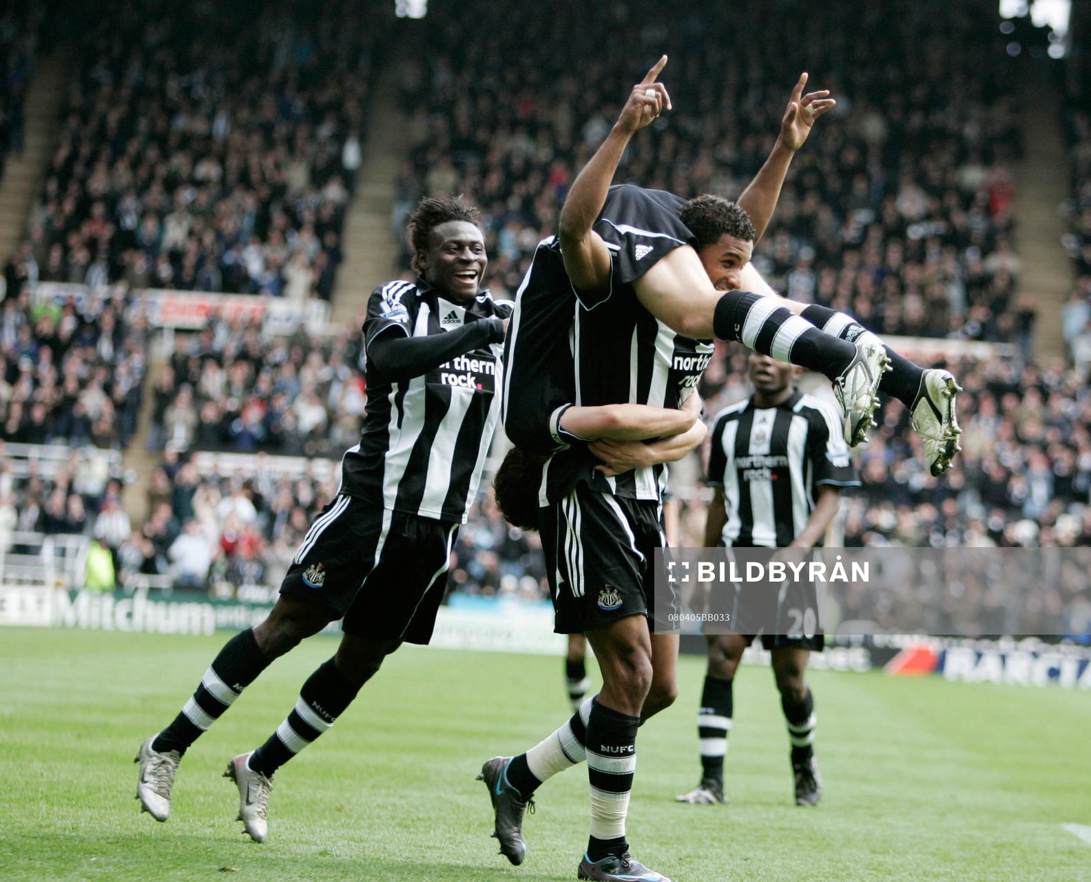 Michael Owen, Habib Beye och Obafemi Martins, jubel
