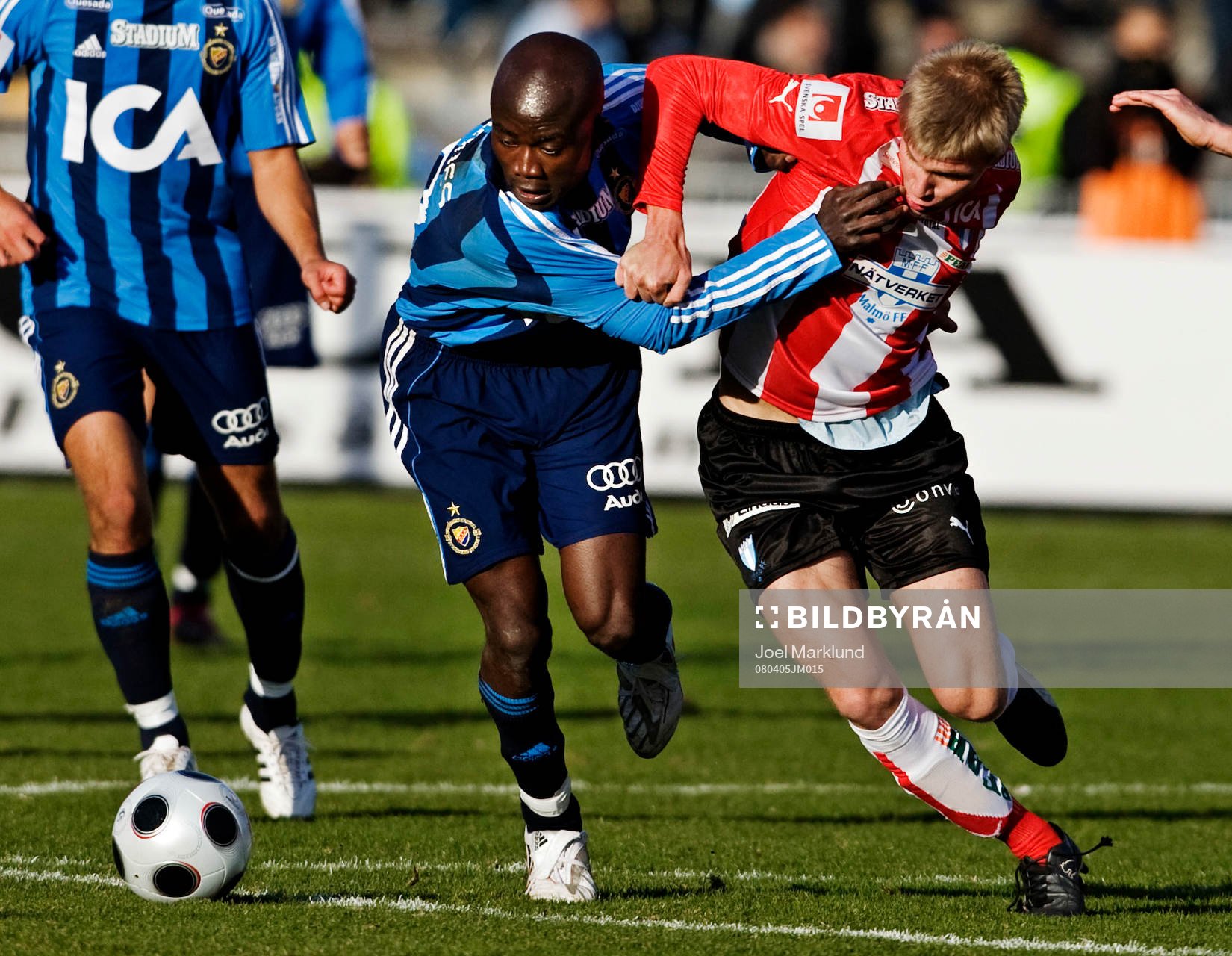 Jones Kusi Asare, Djurgården, drar i Robin Nilsson, Malmö
