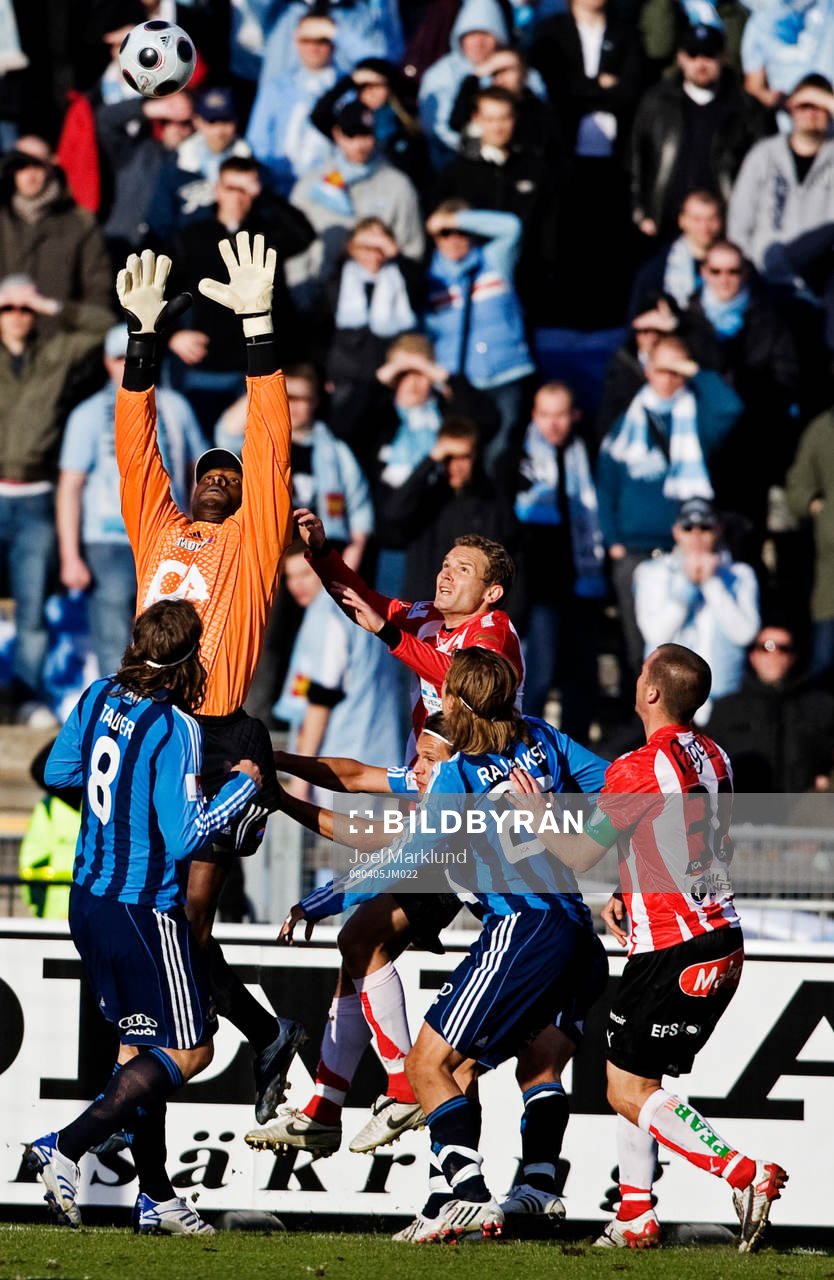 Pa Dembo Tourray, målvakt, Djurgården, räddar ett skott