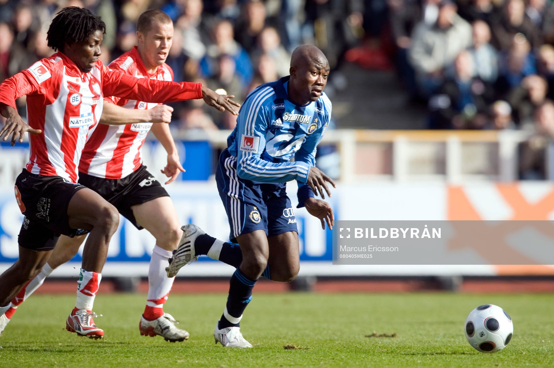Jones Kusi Asare, Djurgården, rycker ifrån Jimmy Dixon,