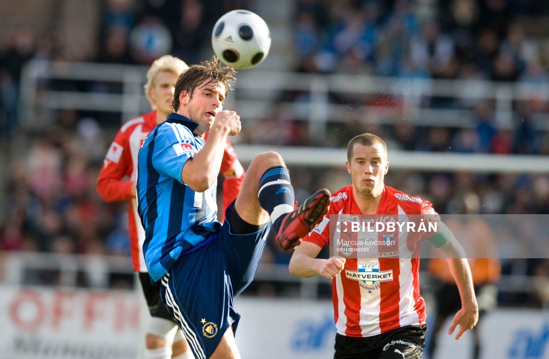 Mikael Dahlberg, Djurgården, spelar upp boll