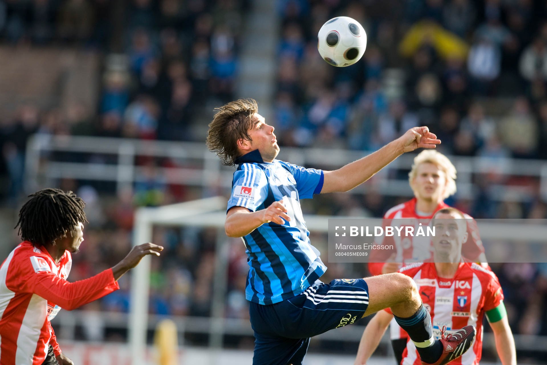 Mikael Dahlberg, Djurgården, vinner boll