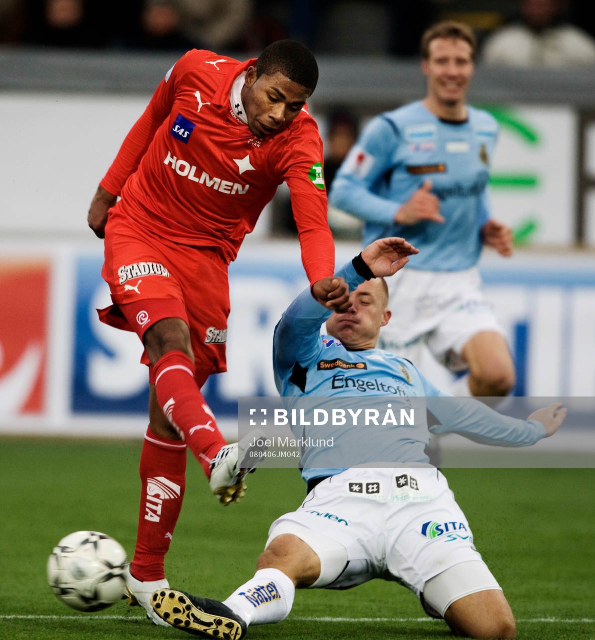 Anders Wikström, Gefle, stoppar Andreas Haglund,