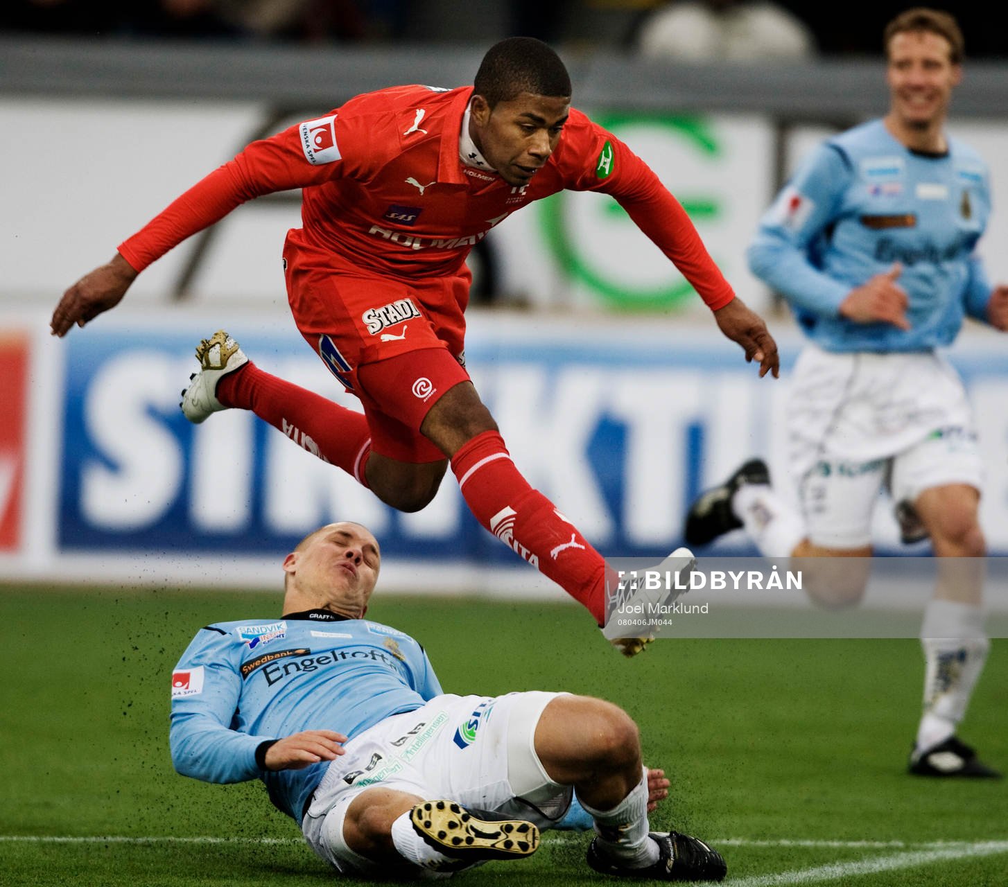Andreas Haglund, Norrköping, skjuter bollen ovanför