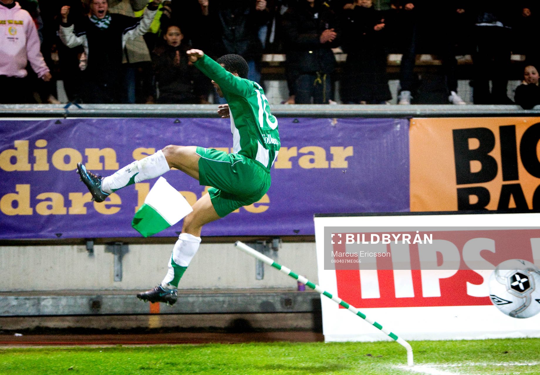 Charlie Davies, Hammarby, jublar genom att sparka ned