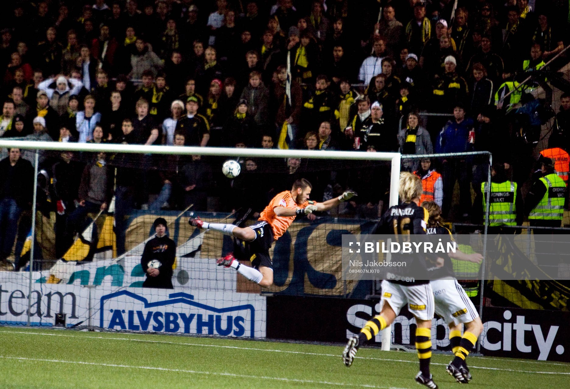 Daniel Örlund, målvakt, AIK, ser bollen åka i mål