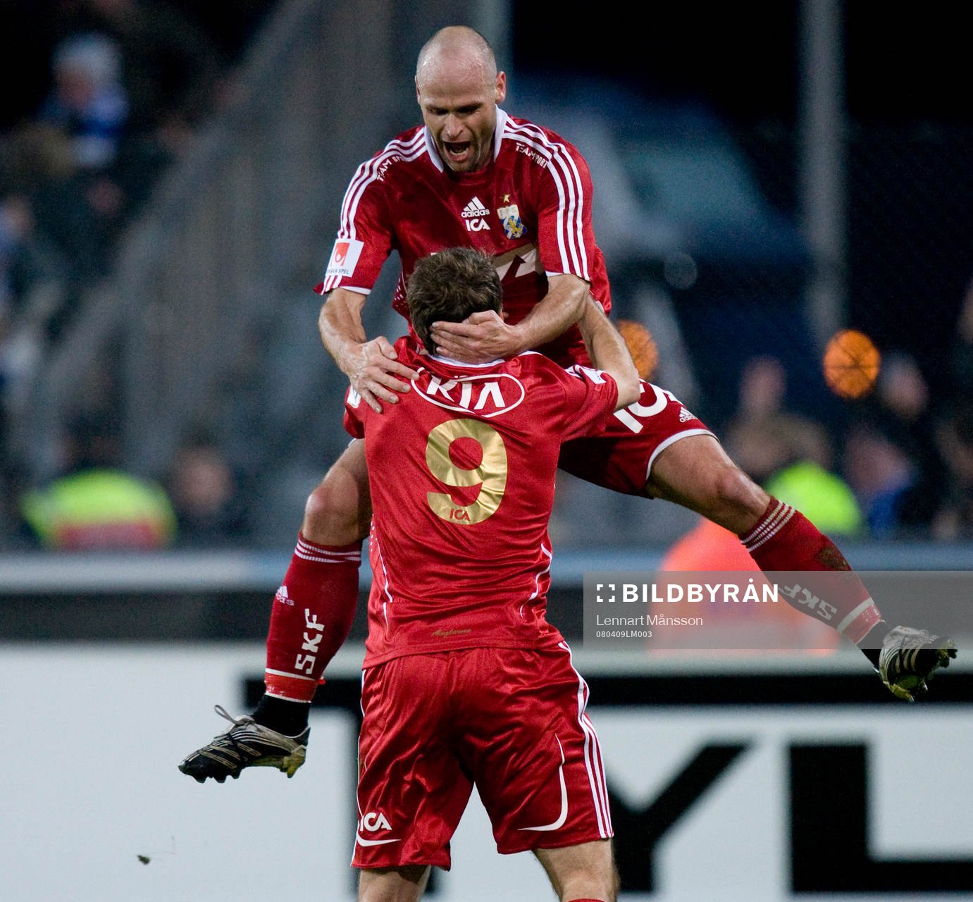 1-1 Thomas Olsson som hoppar upp i Stefan Selakovic famn.