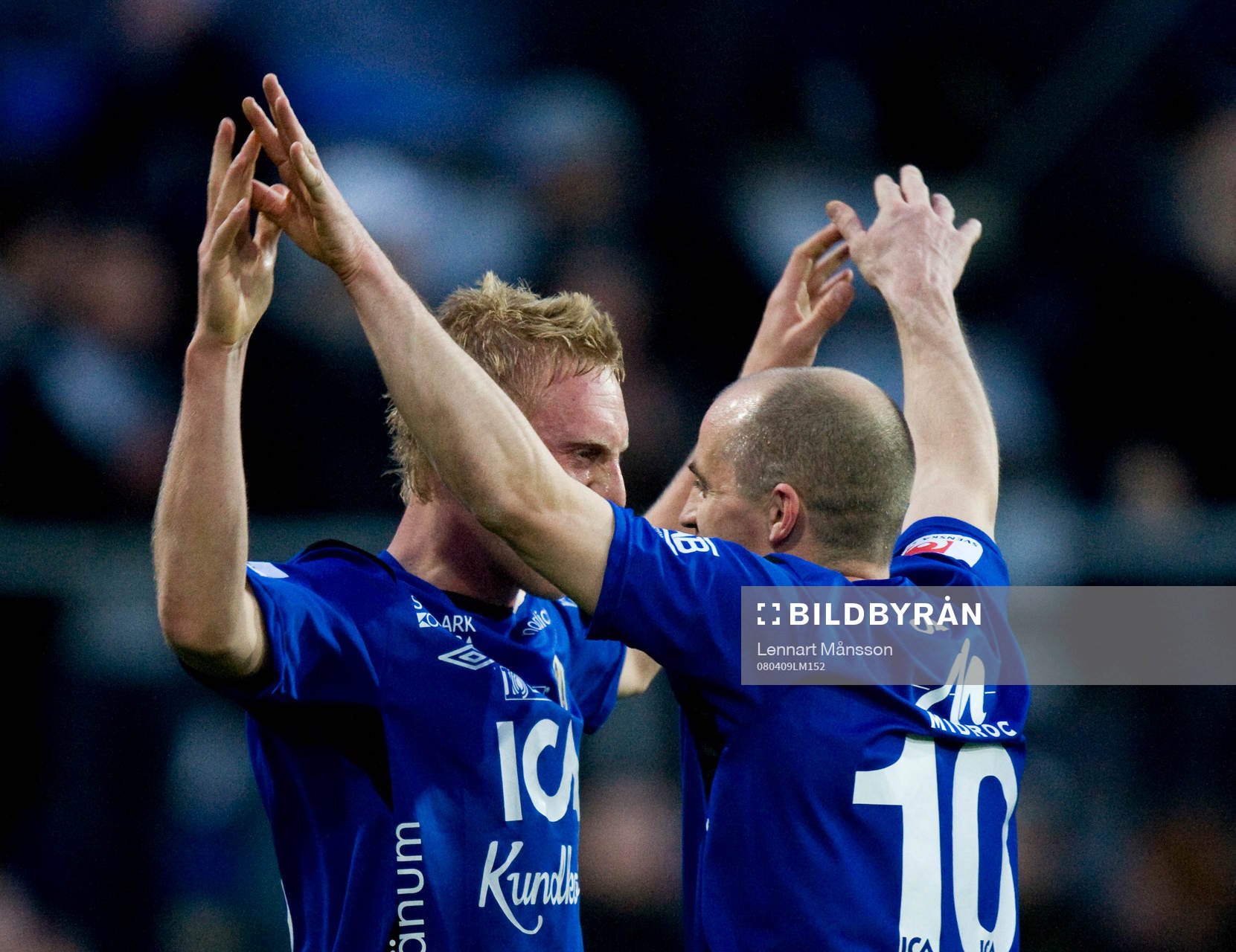 1-0  Peter Larsson, som grattas av Magnus Arvidsson