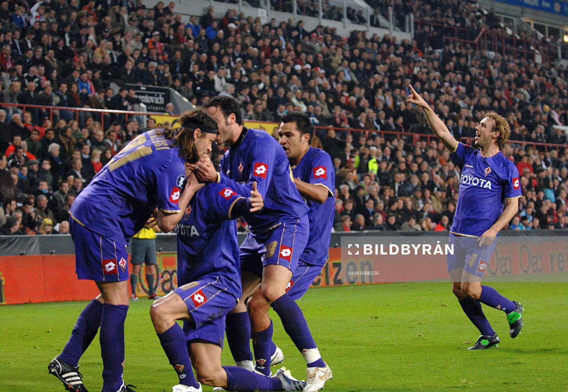  Jubel i Fiorentina efter Mutu gjort mål.