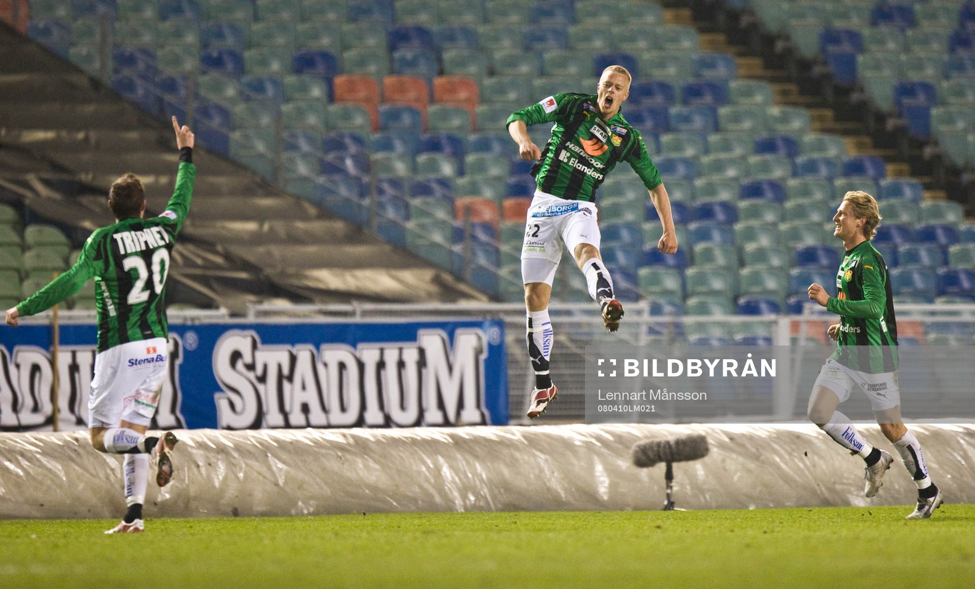 Björn Andersson, GAIS, hoppar högt. Glädje, jubel