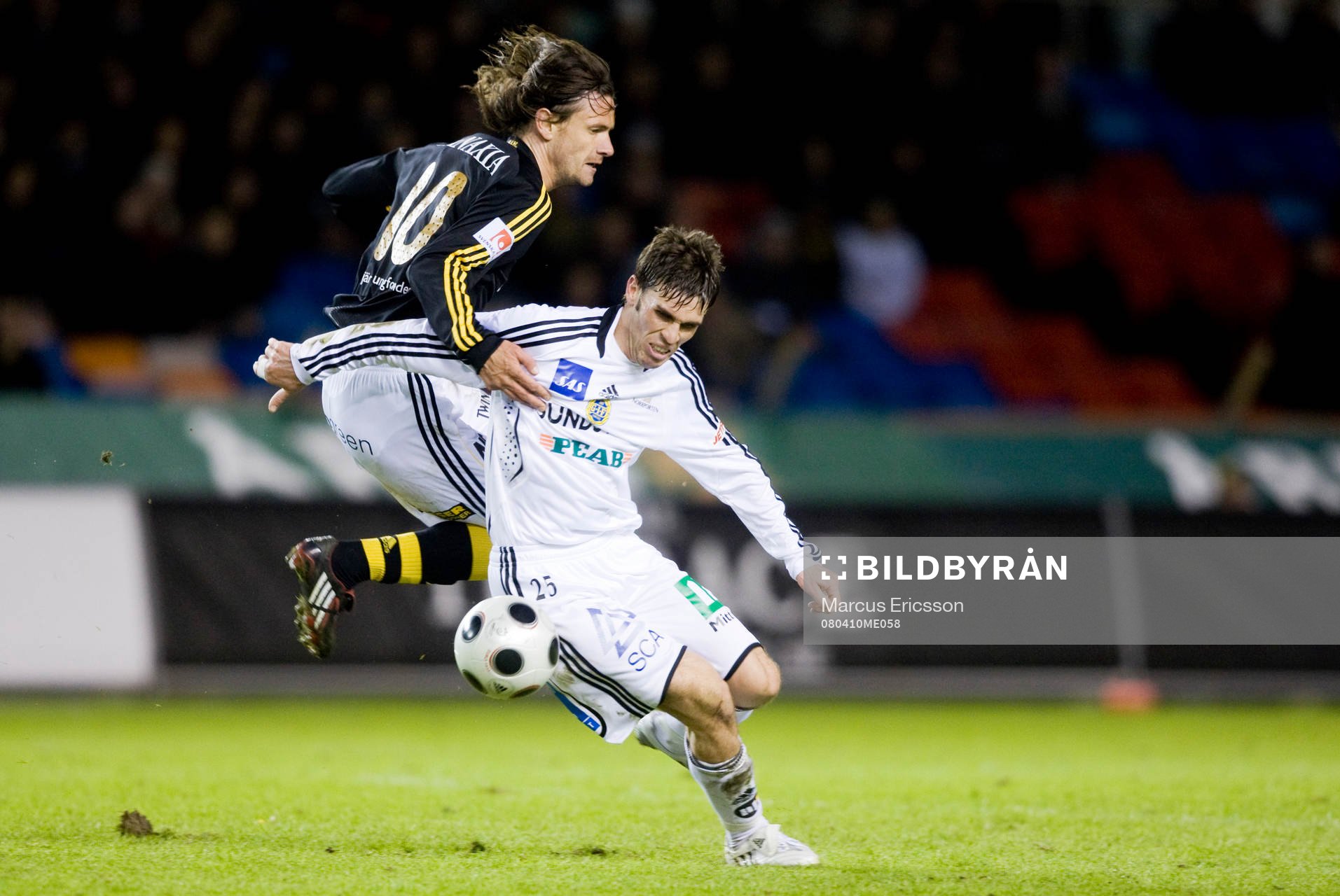 Ivan Obolo, AIK, och Nuri Mustafi,  Sundsvall