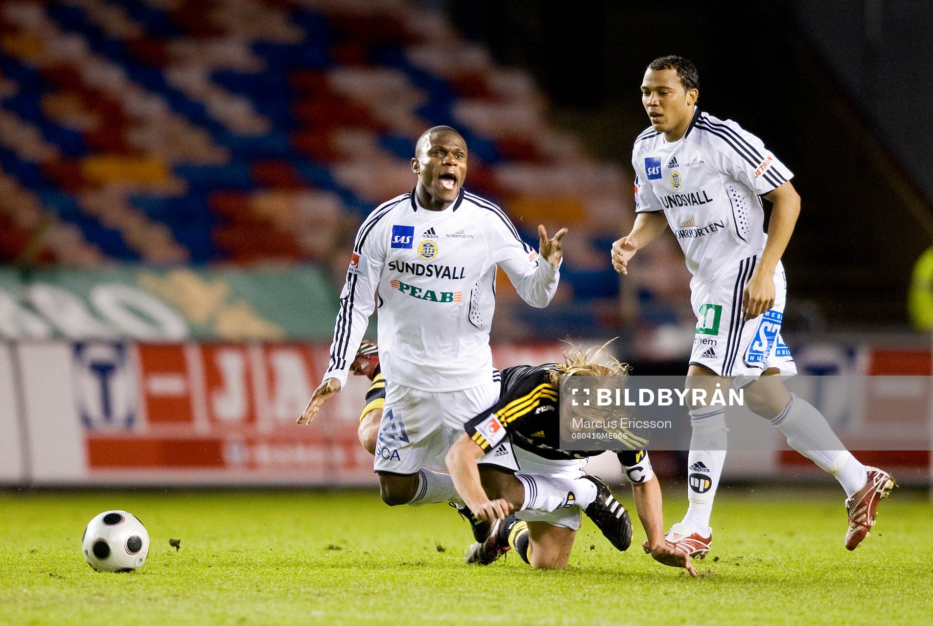 Robert Mambo Mumba, Sundsvall, dras ned av Daniel