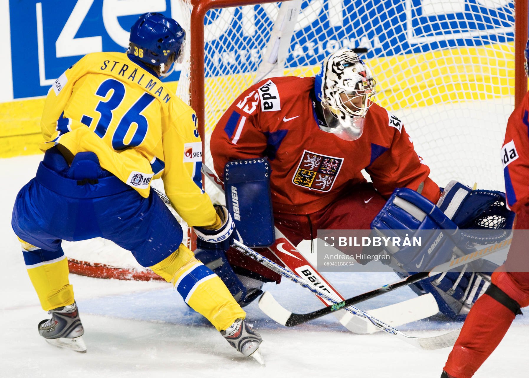 Anton Strålman gör 1-0 för Sverige på Milan Hnilicka,