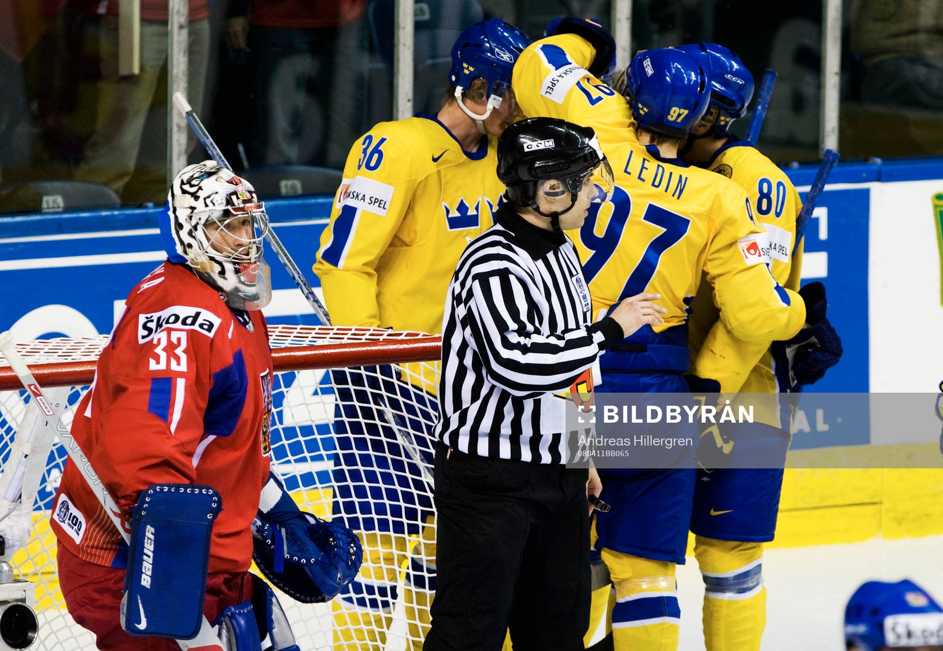 Anton Strålman gör 1-0 för Sverige på Milan Hnilicka,