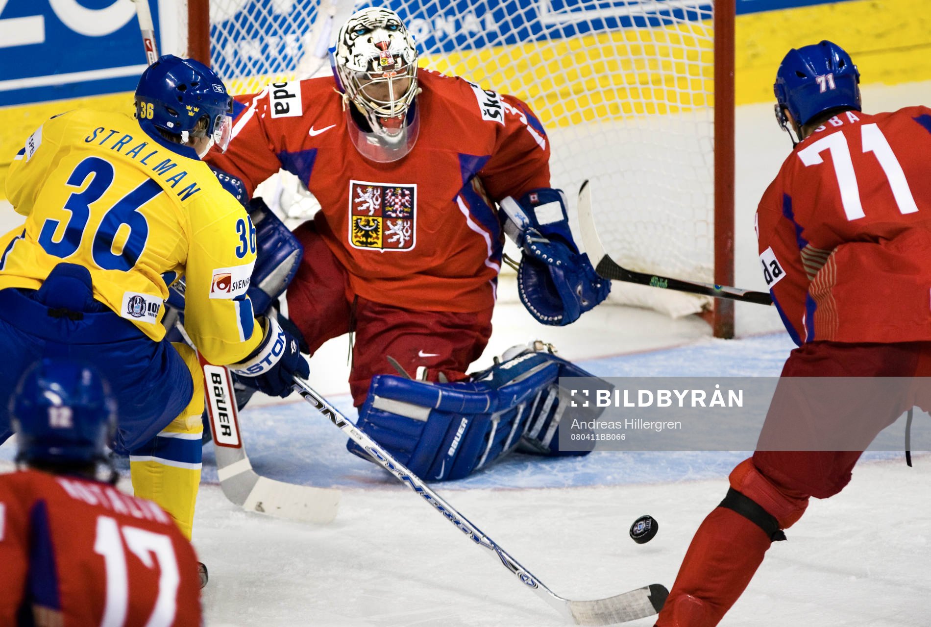 Anton Strålman gör 1-0 för Sverige på Milan Hnilicka,