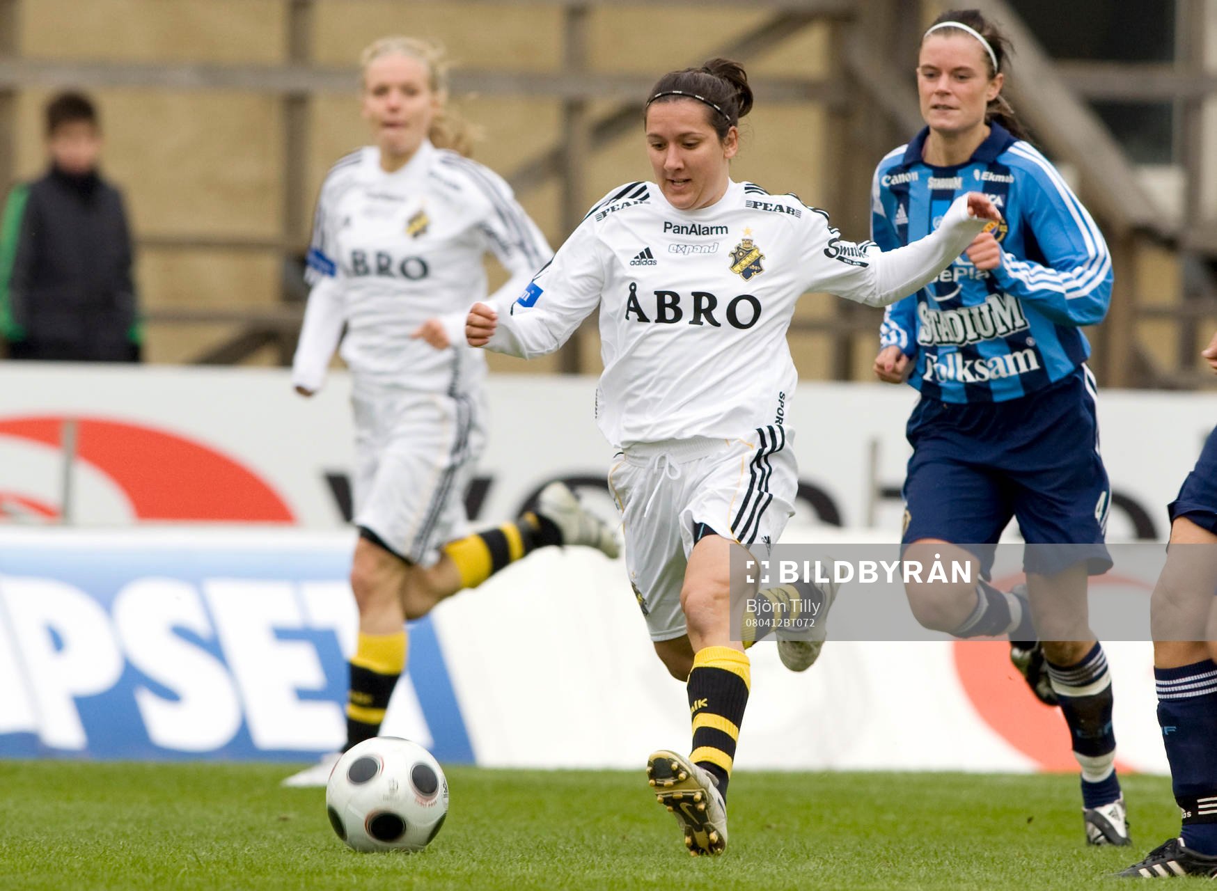 Elin Ekblom Bak, Lisa de Vanna, AIK och Madelene Göras,
