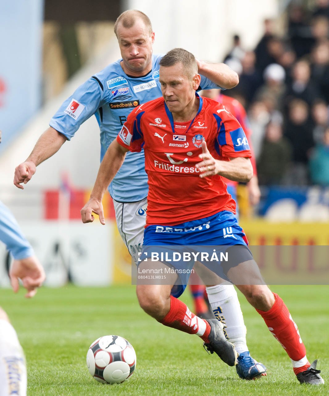 Marcus Lantz håller undan för Hasse Berggren