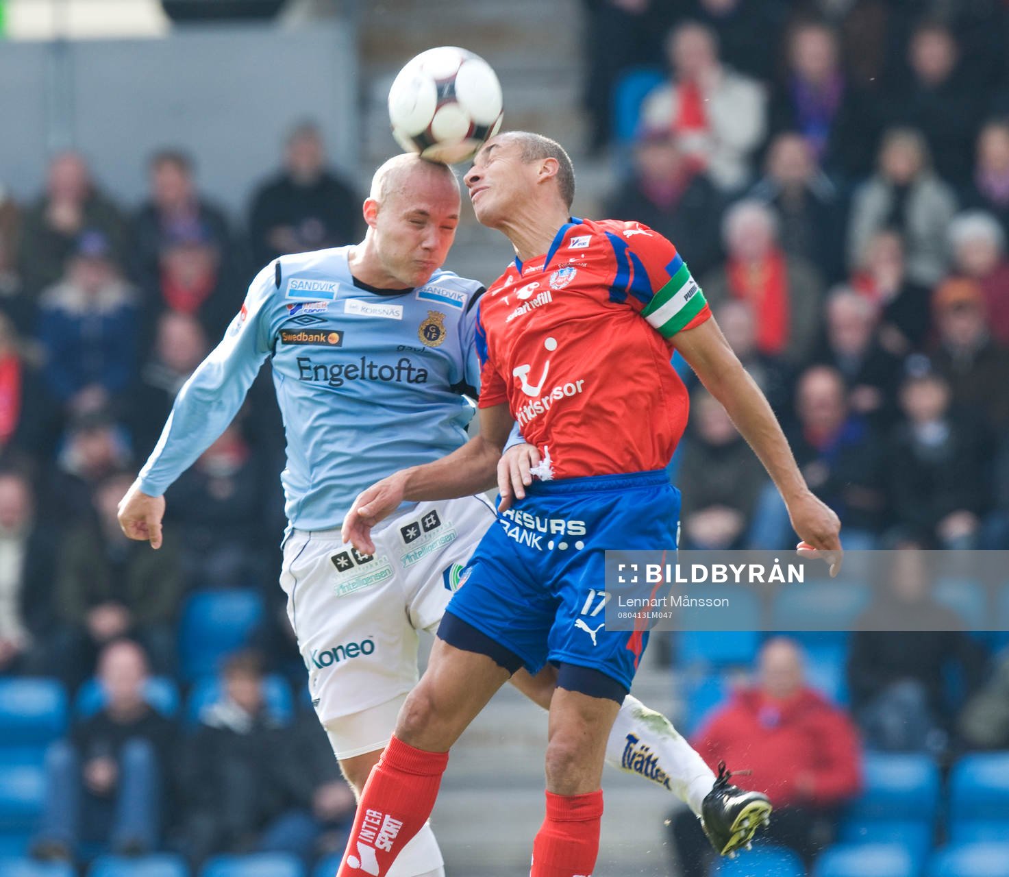 Thomas Hedlund och Henrik Larsson nickduellerar