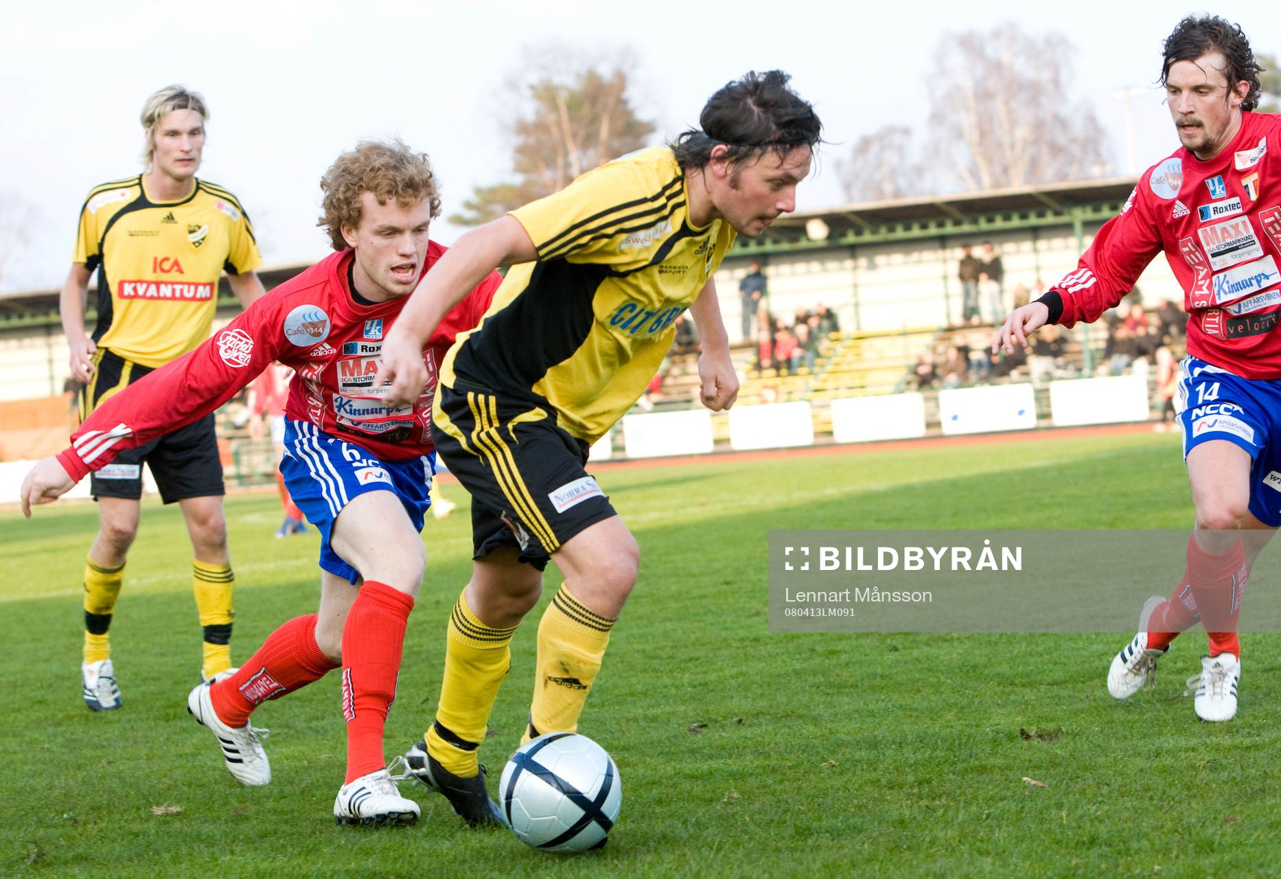 Daniel De Stefano jagas av en Karlskrona-spelare