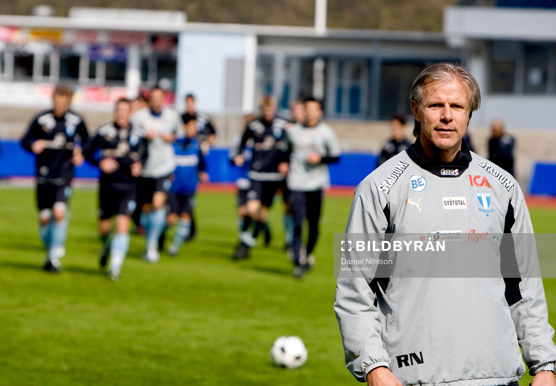 Roland Nilsson, tränare  i förgrunden