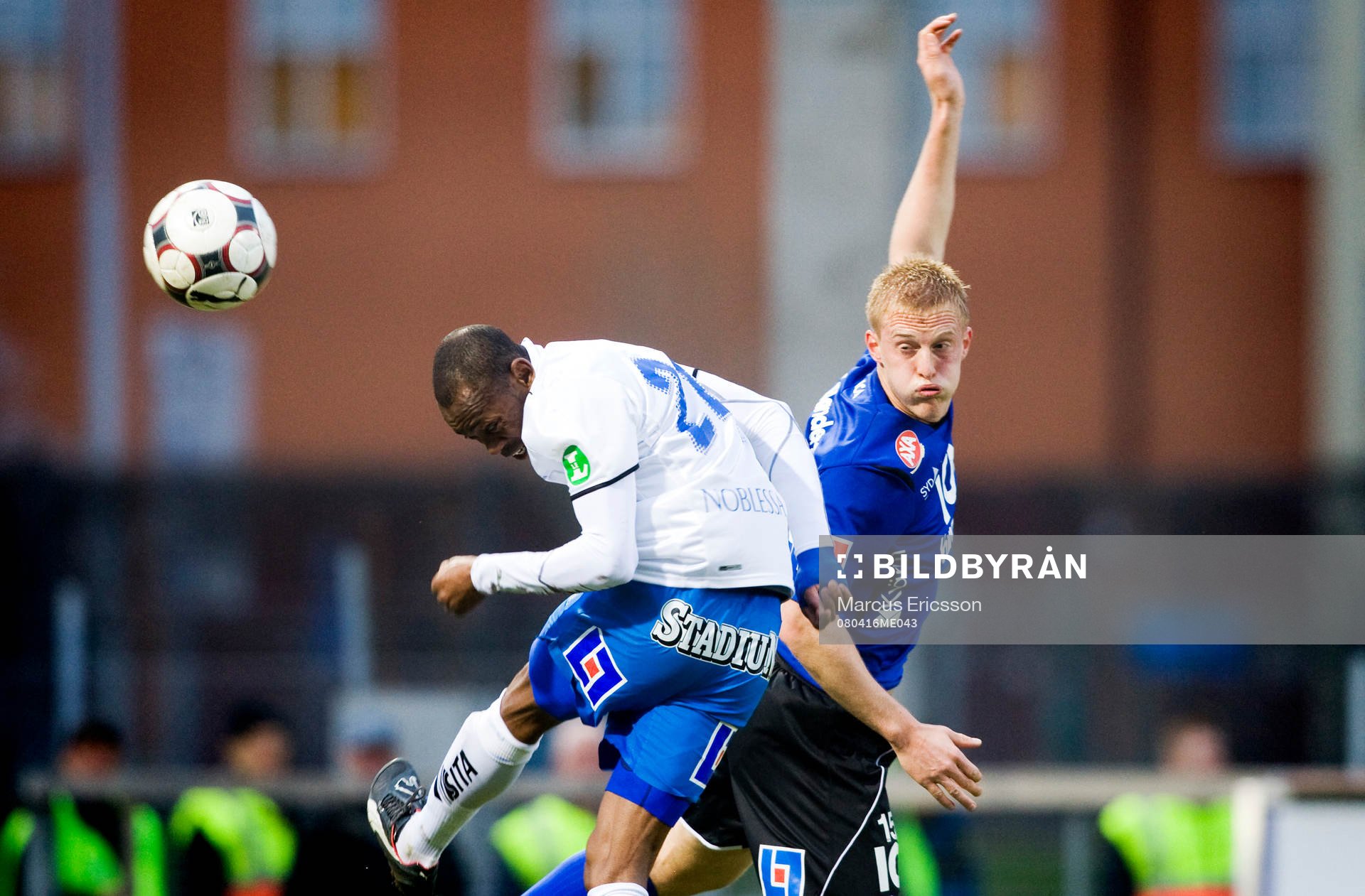 Kevin Amuneke, Norrköping, och Peter Larsson, Halmstad