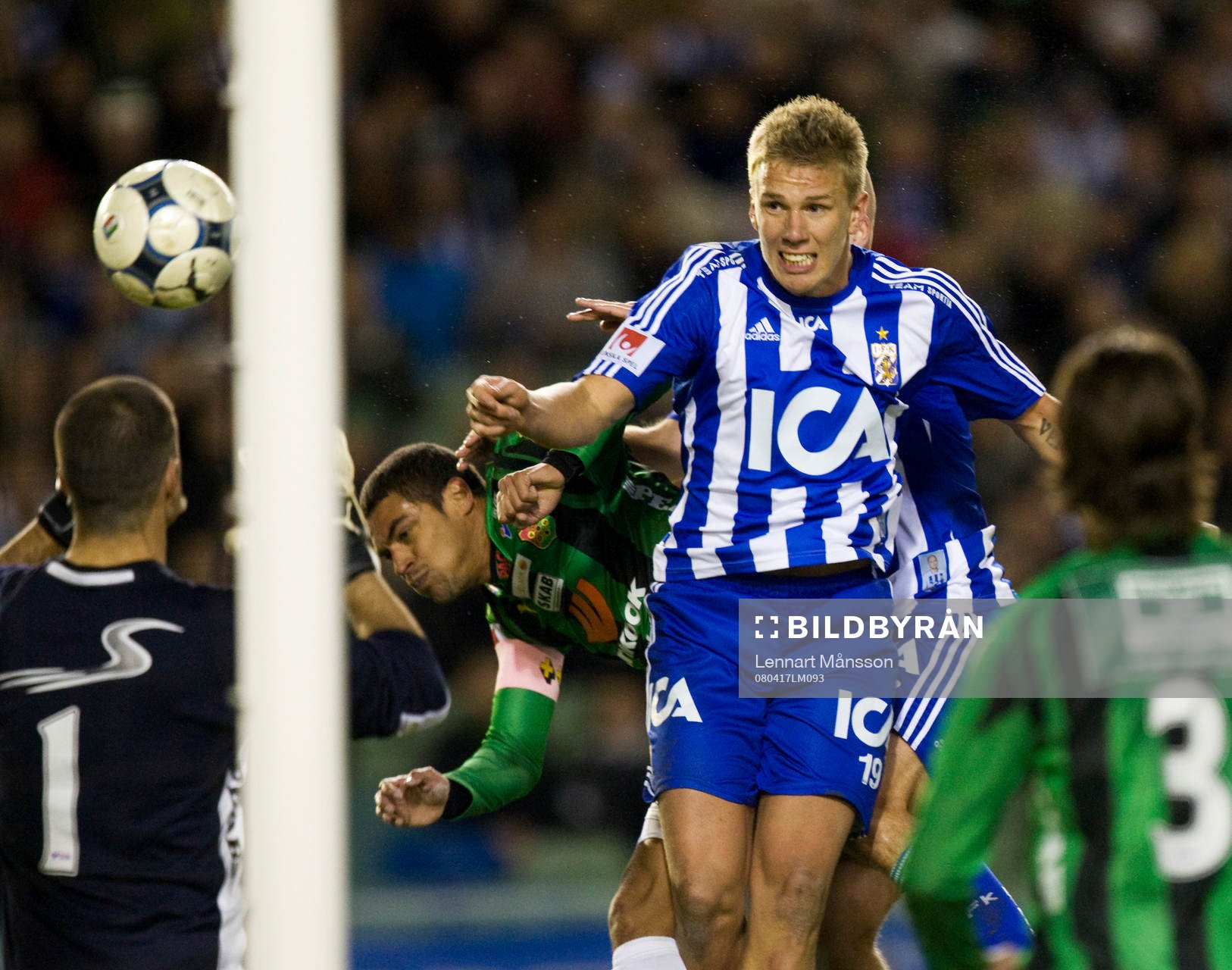 0-0, här det bortdömda målet som Pontus Wernbloom nickar