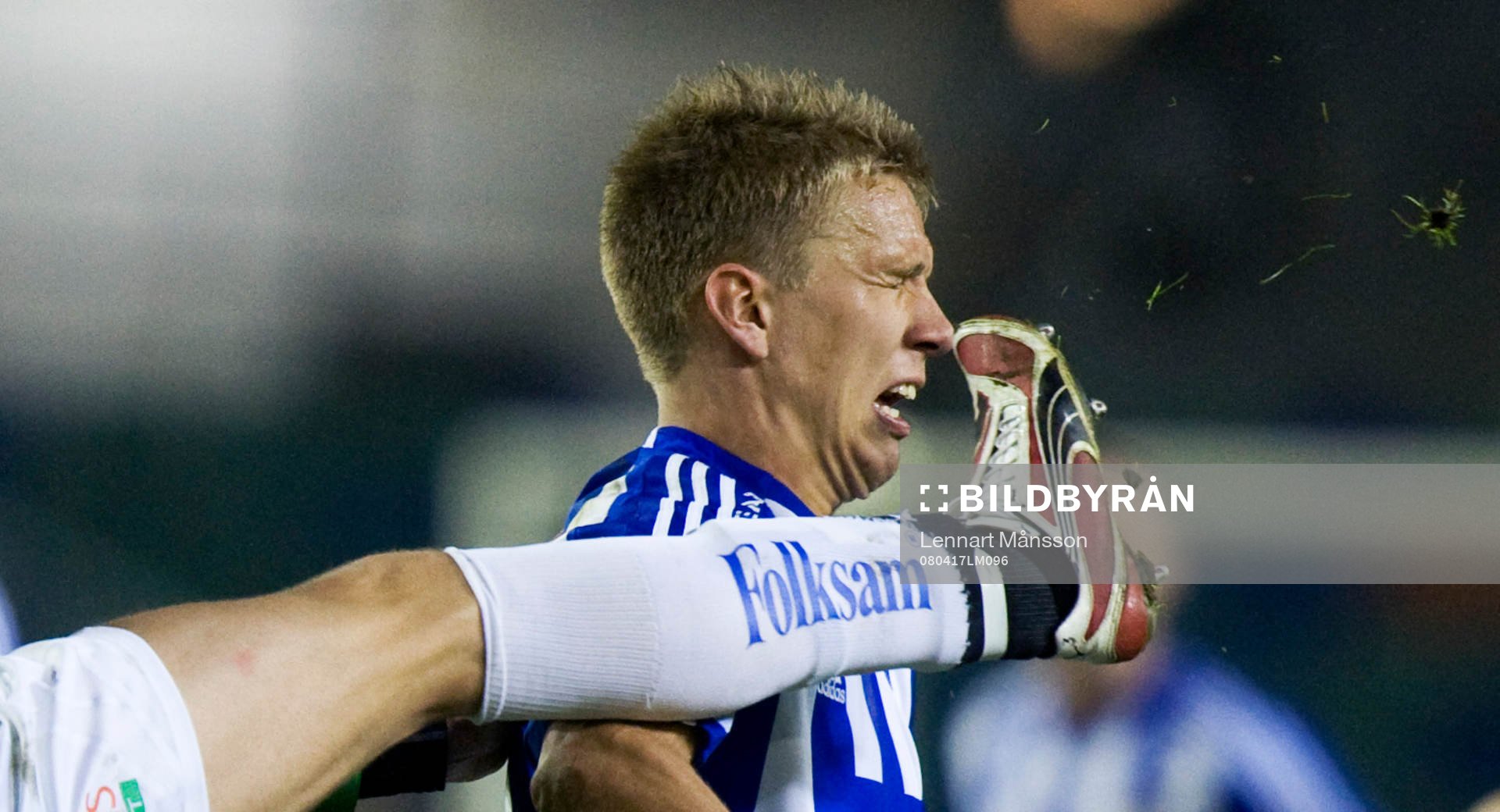 Spark i ansiktet, Pontus Wernbloom träffas av en känga