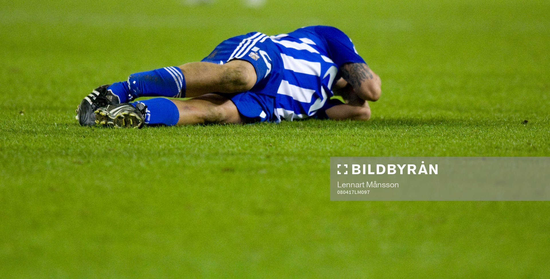 Spark i ansiktet, Pontus Wernbloom träffas av en känga