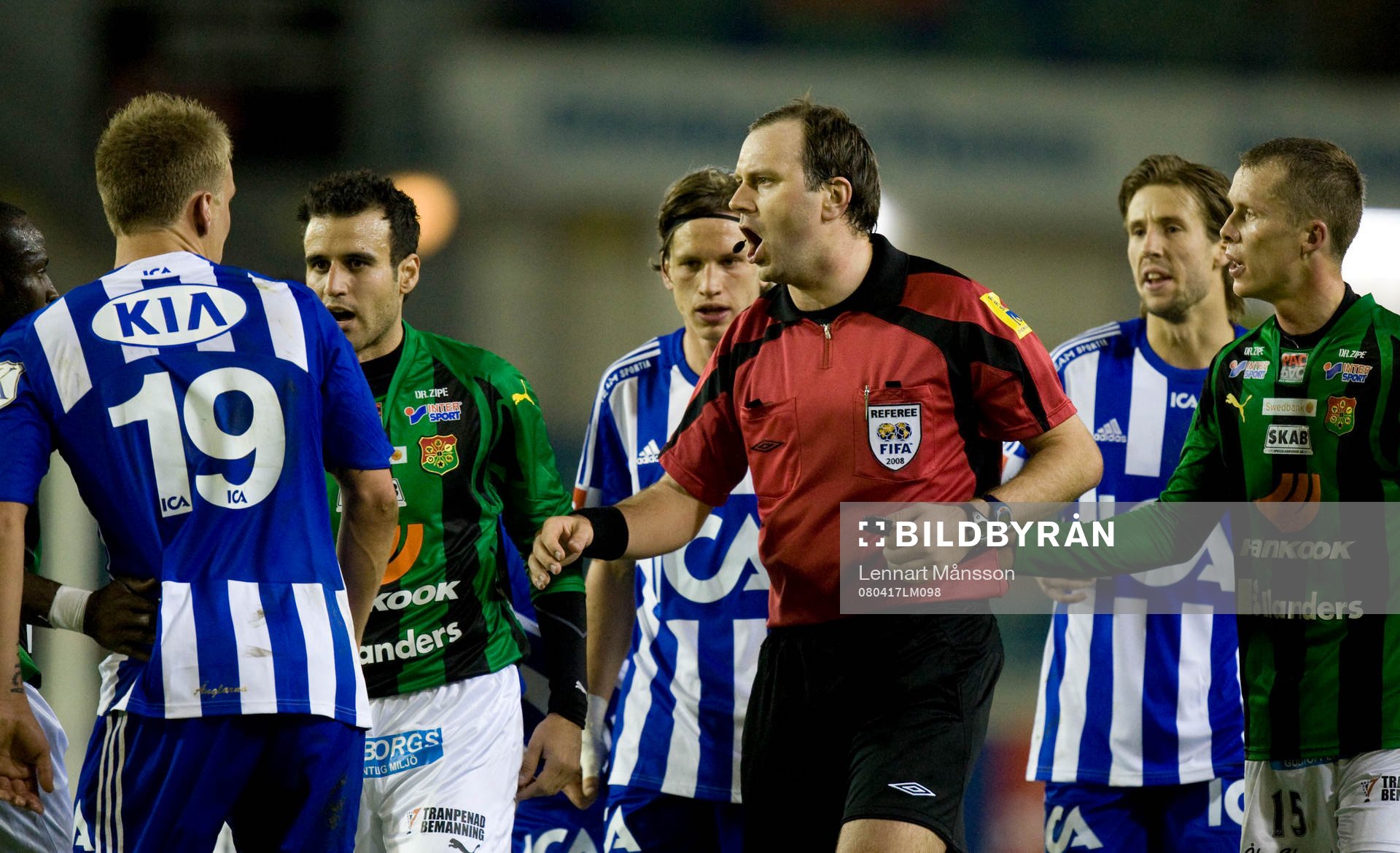 Spark i ansiktet, Pontus Wernbloom träffas av en känga