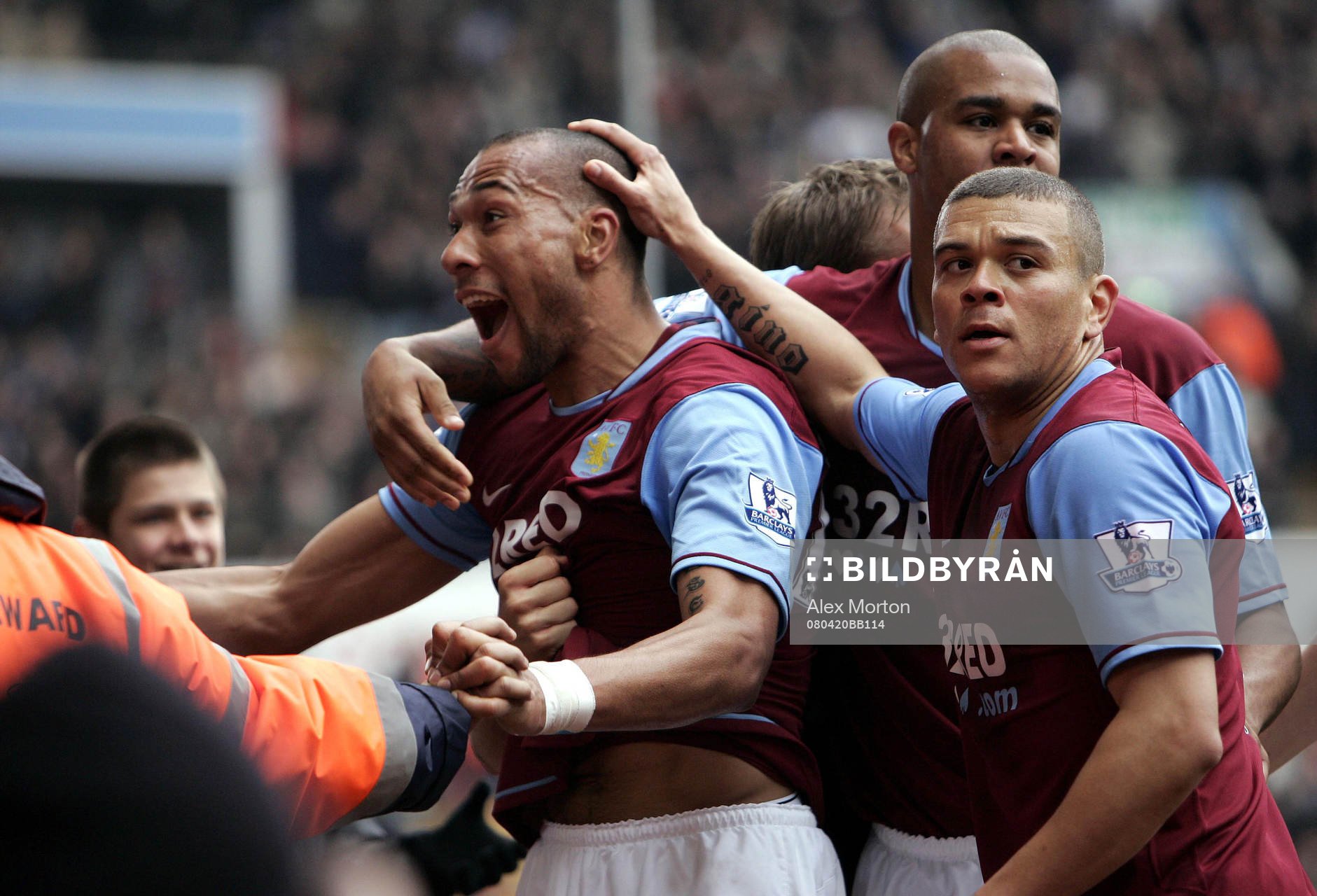 John Carew, Aston Villa, jubel