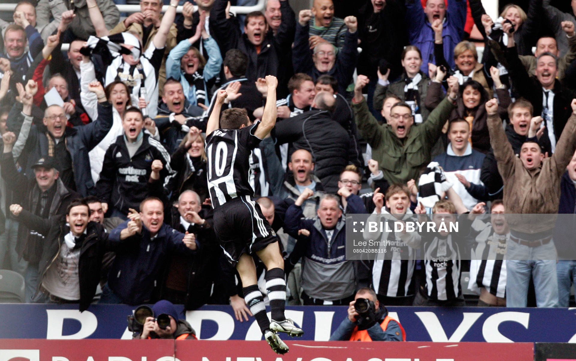 Michael Owen, Newcastle, jubel framför publiken