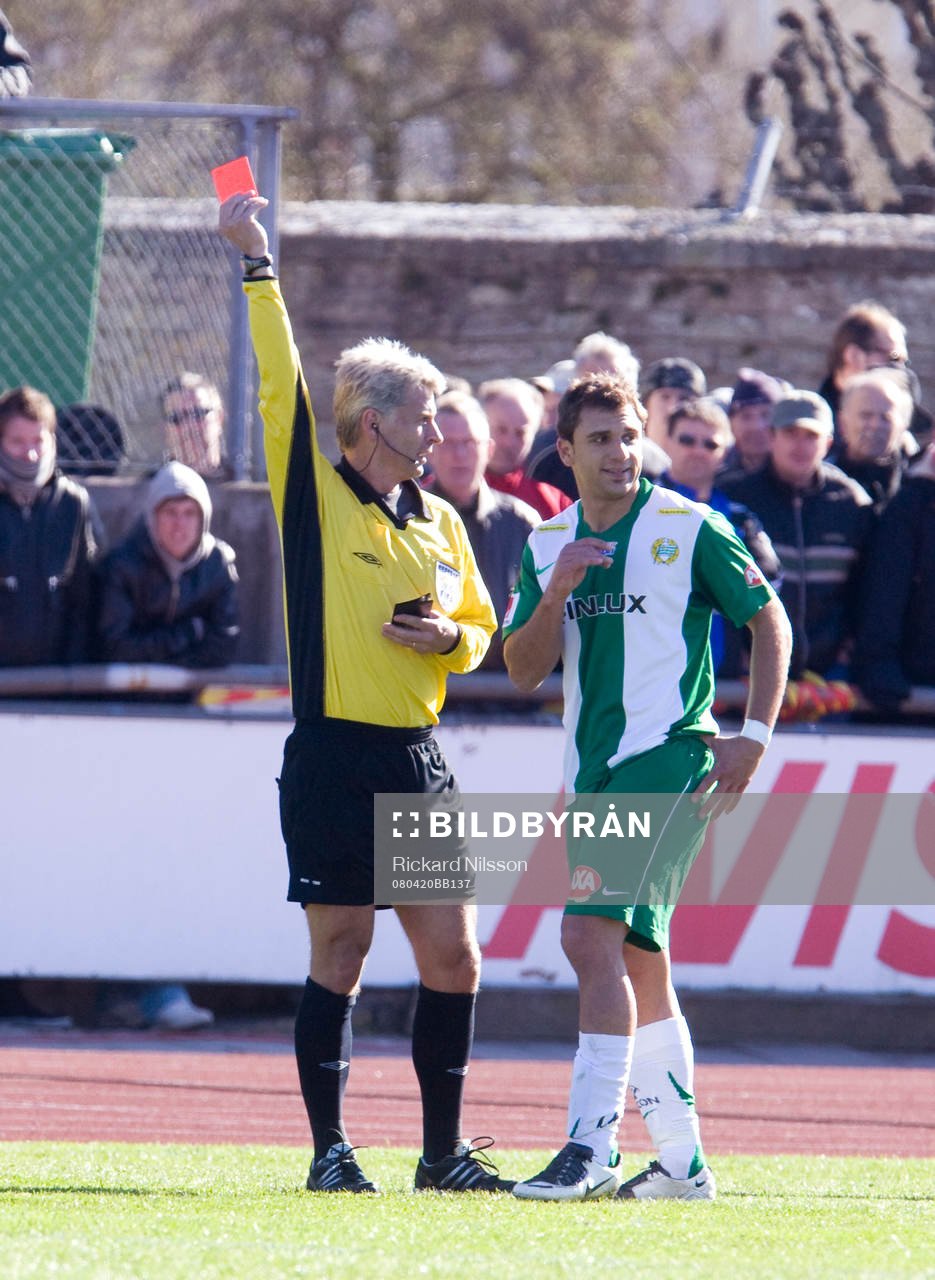  Peter Fröjdefeldt, domare, rött kort, utvisning och Claudio Dadomo, Hammarby.