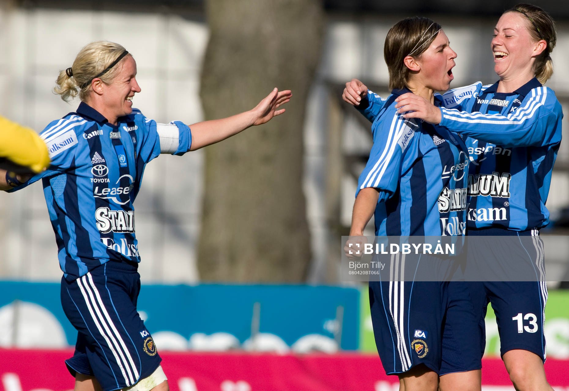  Victoria Svensson, Ariane Hingst, och Anna Hall, Djurgården, jubel efter 2-0.  