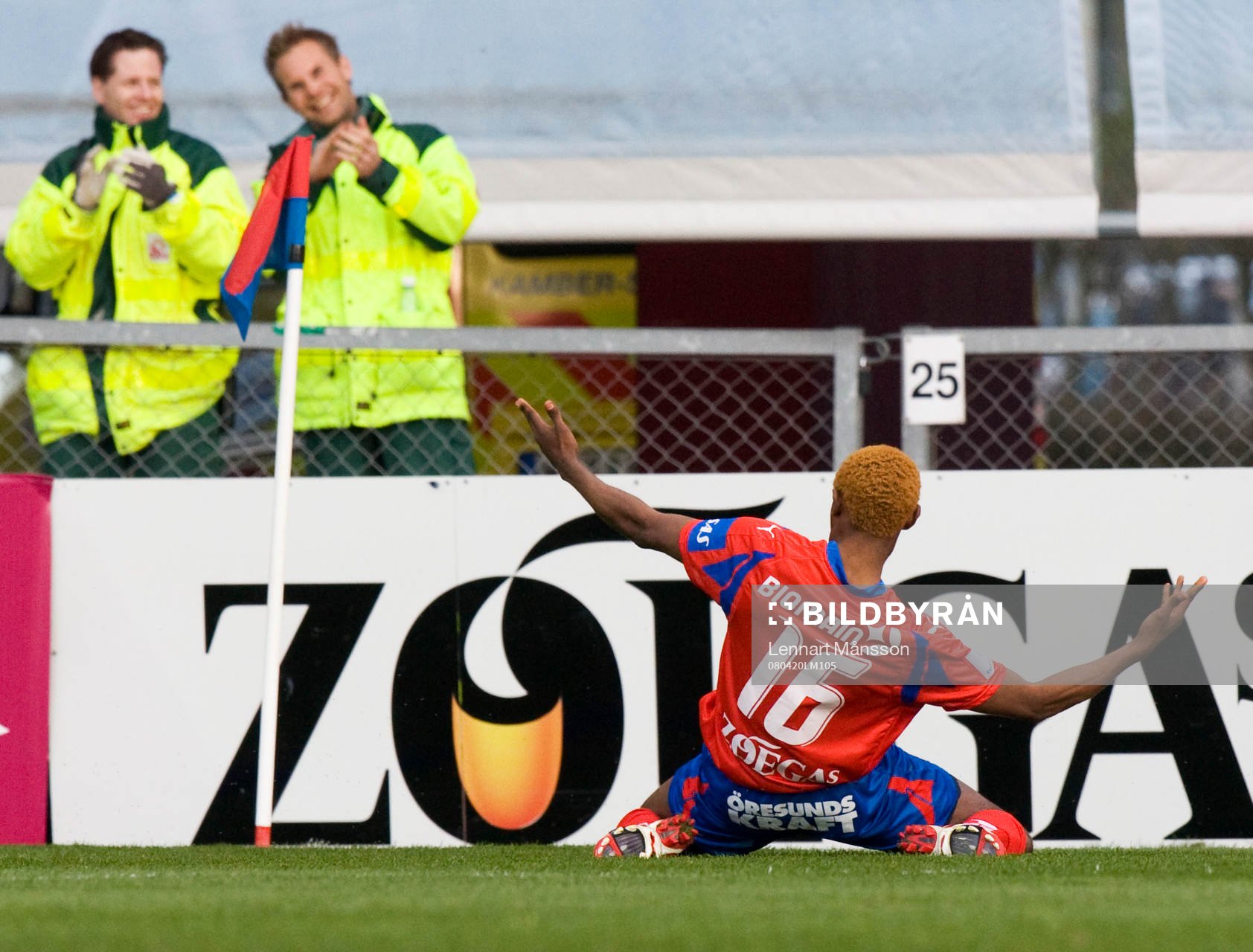 2-1, René Makondele, jubel ikapp med vakterna