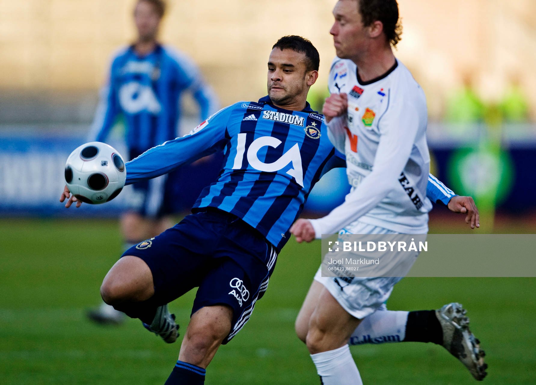 Lance Davids, Djurgården, skjuter mot mål